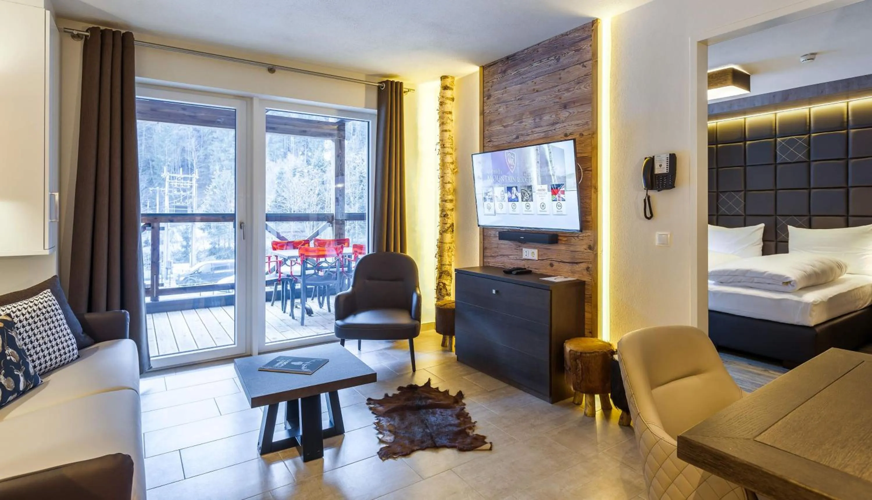 Living room, Bed in AvenidA Mountain Lodges Saalbach