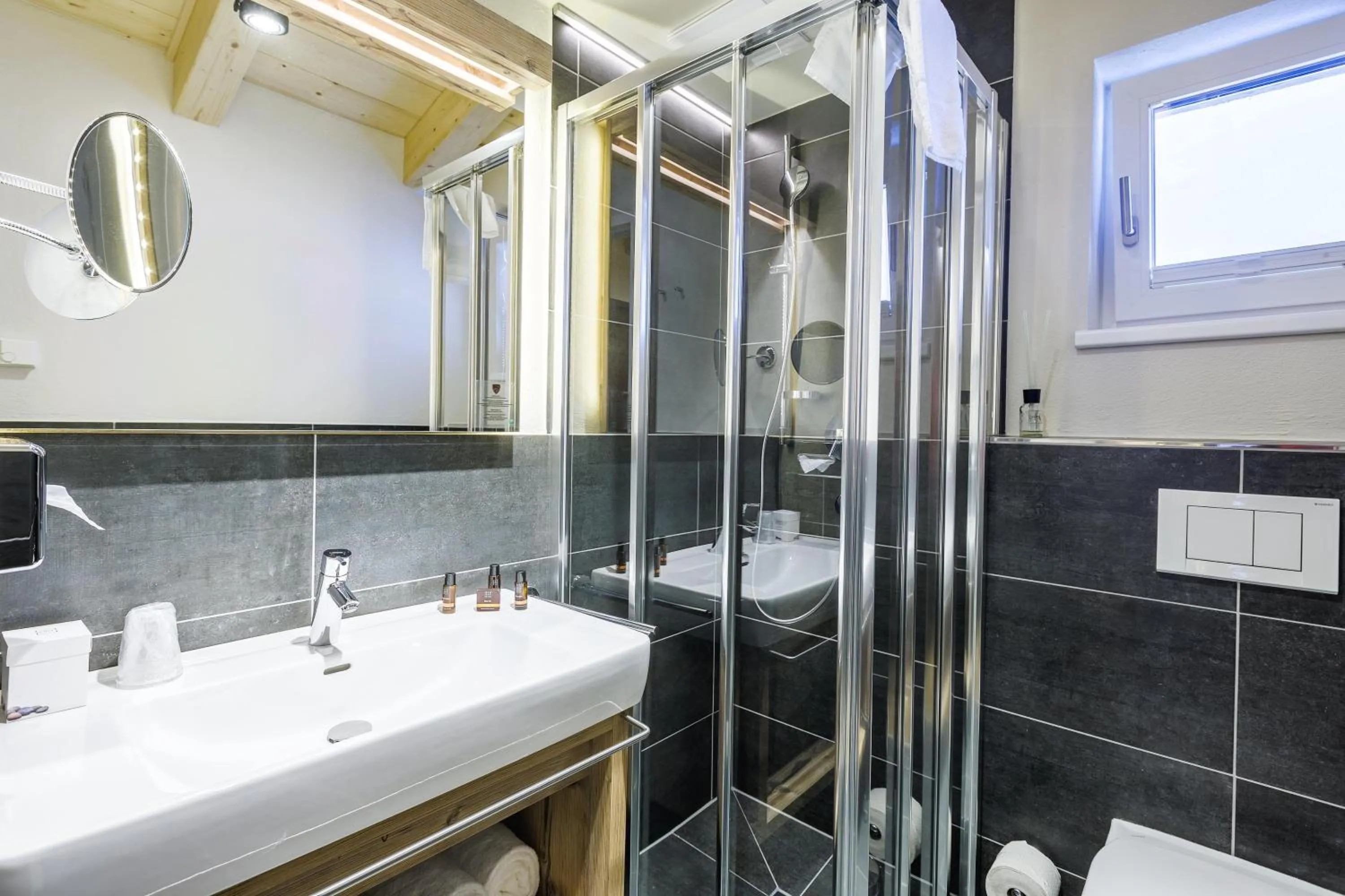 Bathroom in AvenidA Mountain Lodges Saalbach