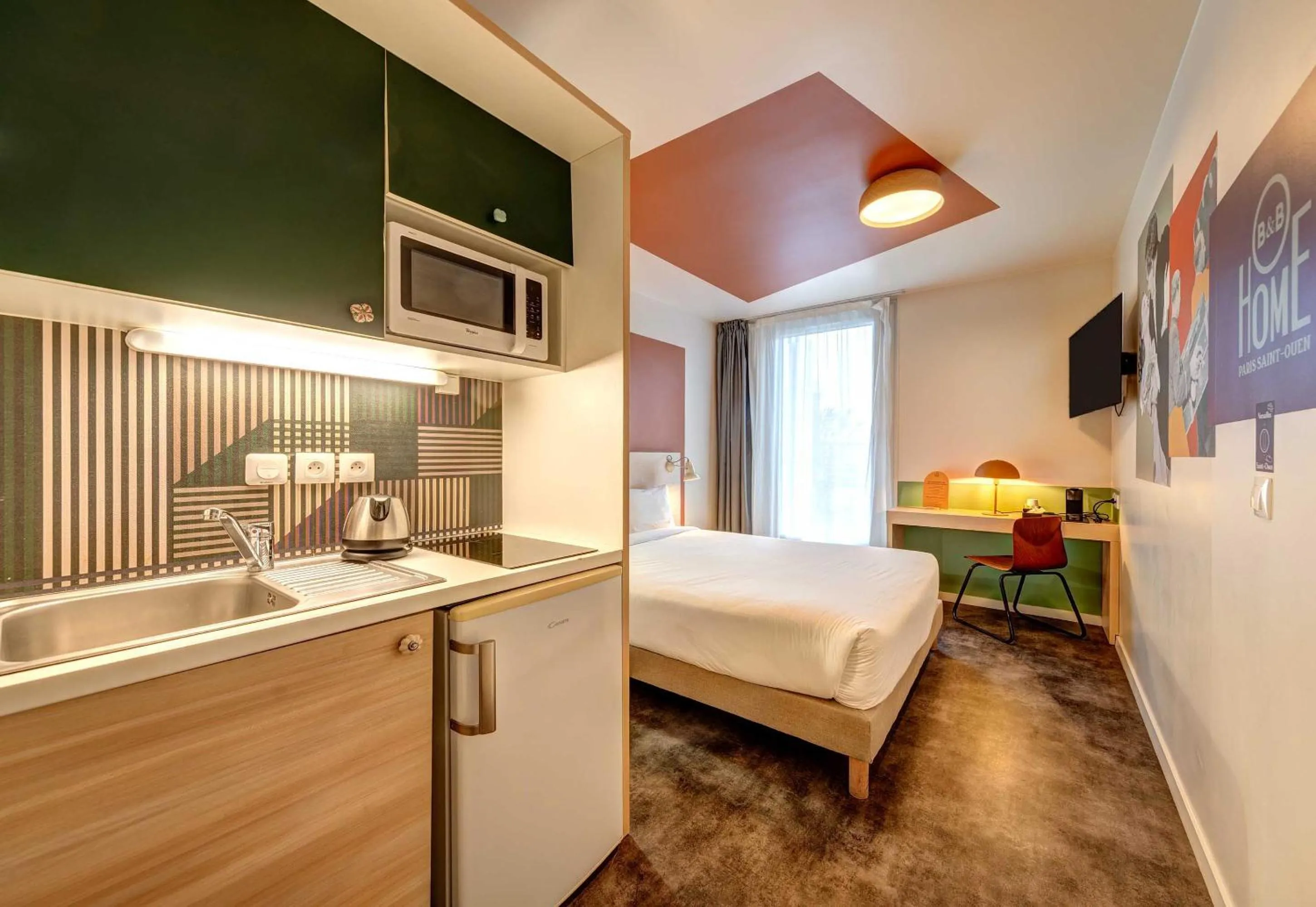 Bed in B&B HOME Paris Mairie de Saint-Ouen