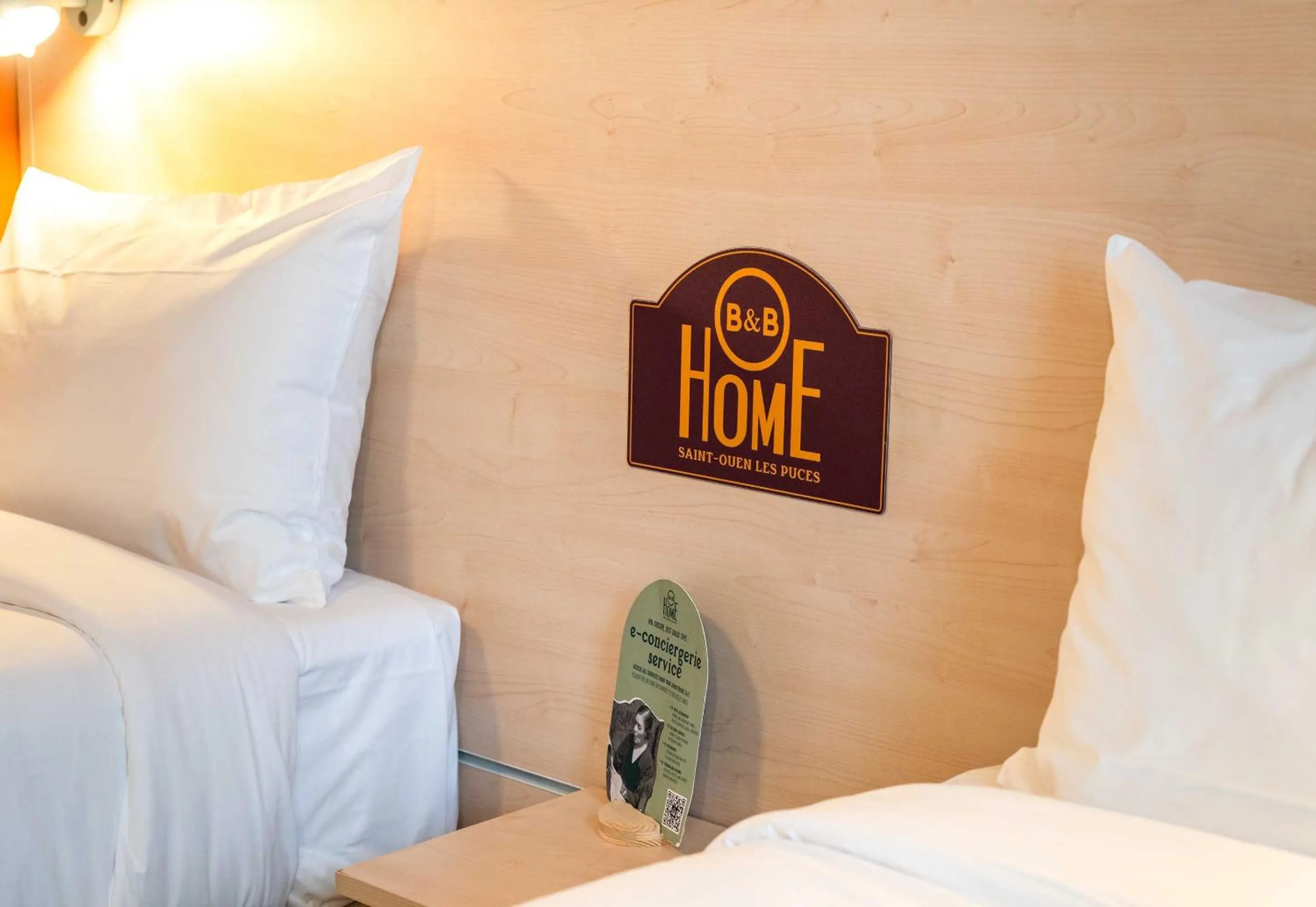 Bed in B&B HOME Paris Mairie de Saint-Ouen