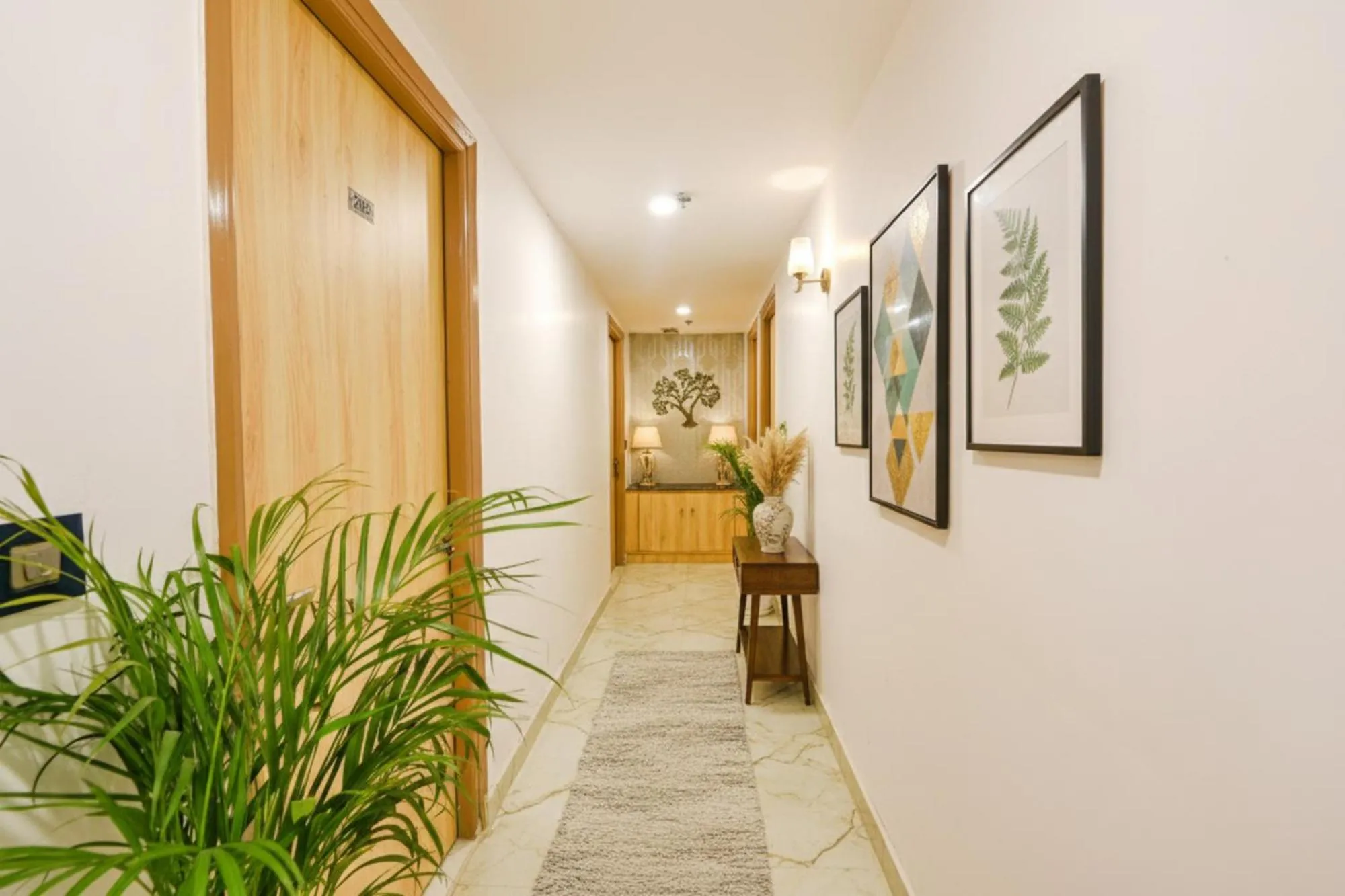 FabHotel Tree House - Nr Yashobhoomi Convention Centre