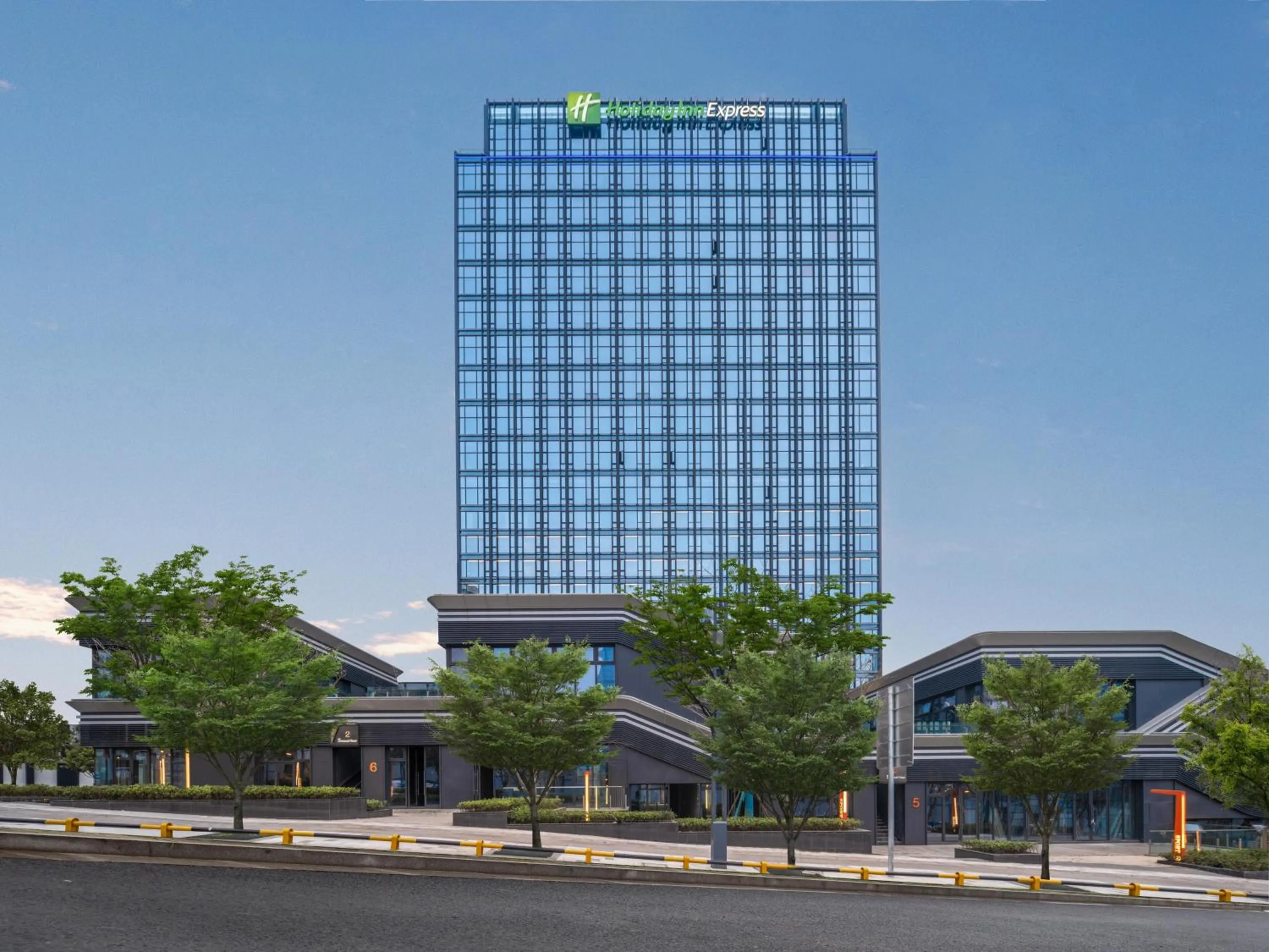 Property building in Holiday Inn Express Chongqing Central Park by IHG