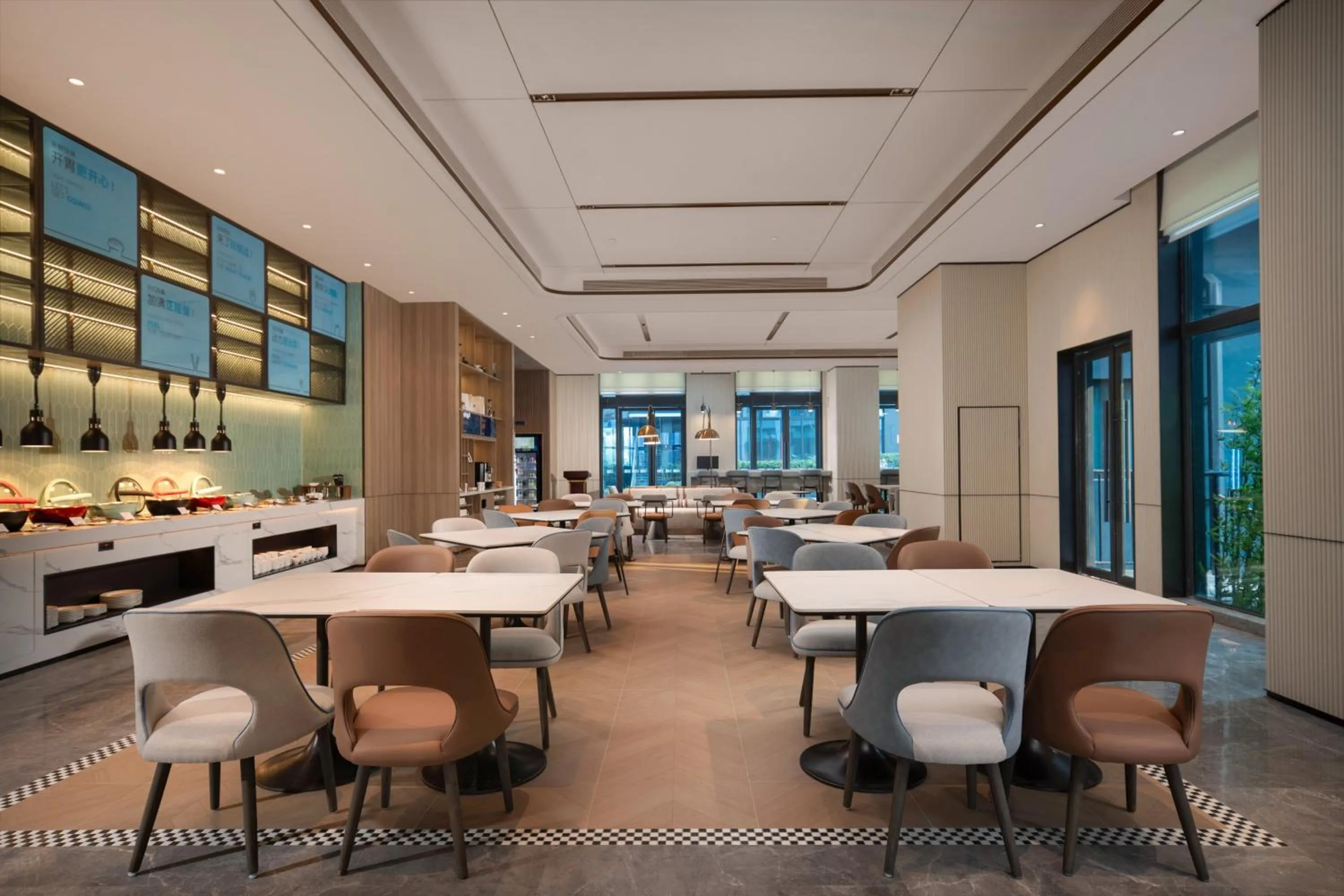 Restaurant/places to eat in Holiday Inn Express Chongqing Central Park by IHG