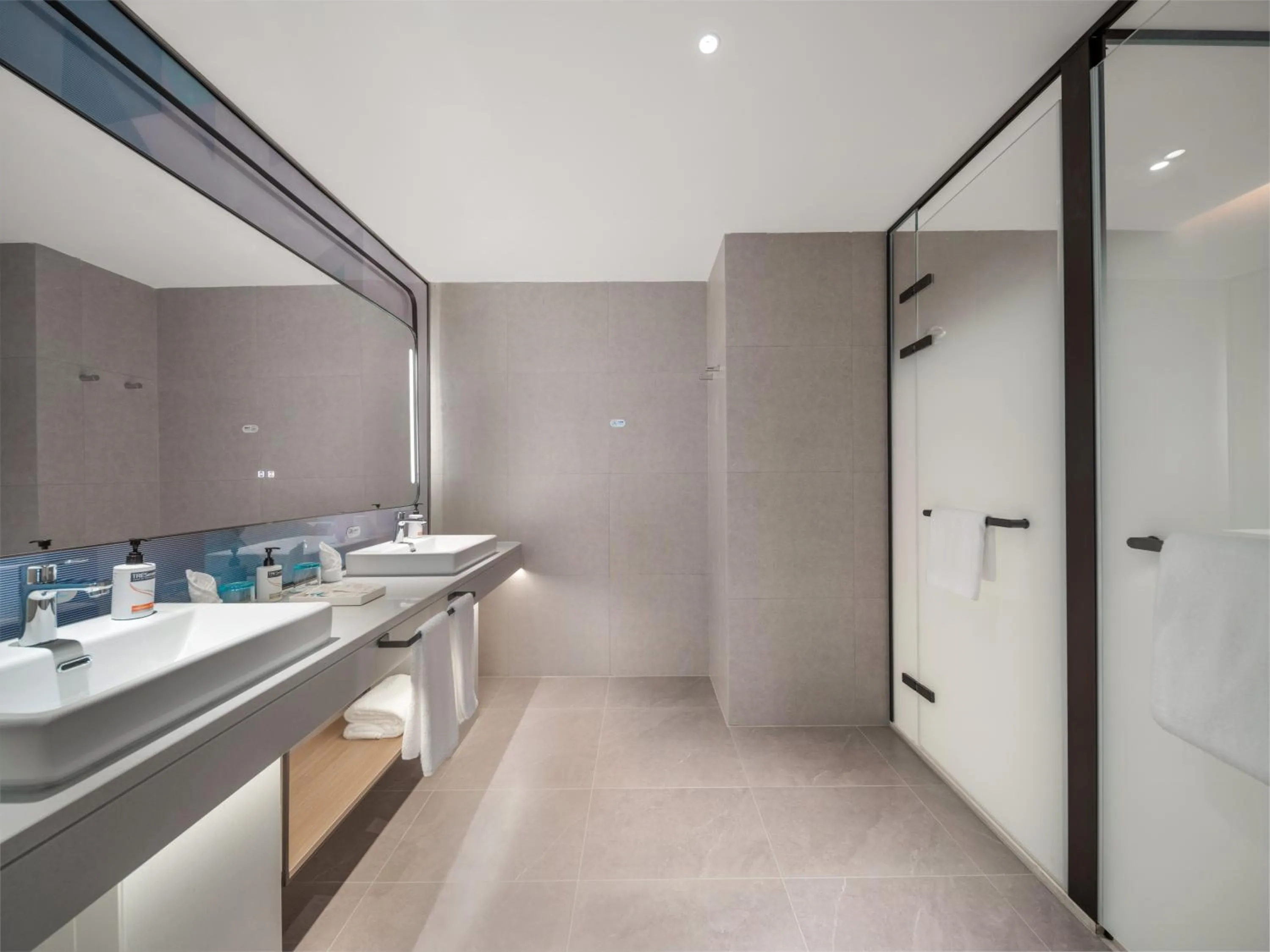 Shower in Holiday Inn Express Chongqing Central Park by IHG