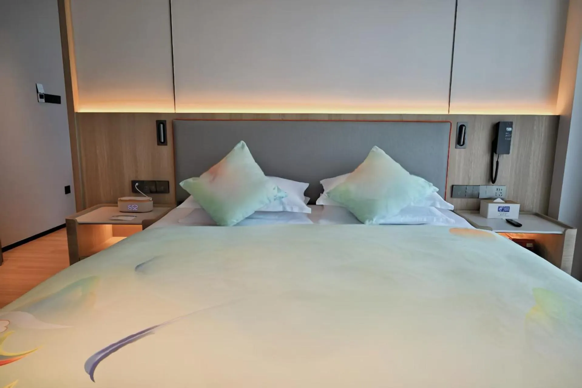 Bed in Holiday Inn Express Chongqing Central Park by IHG