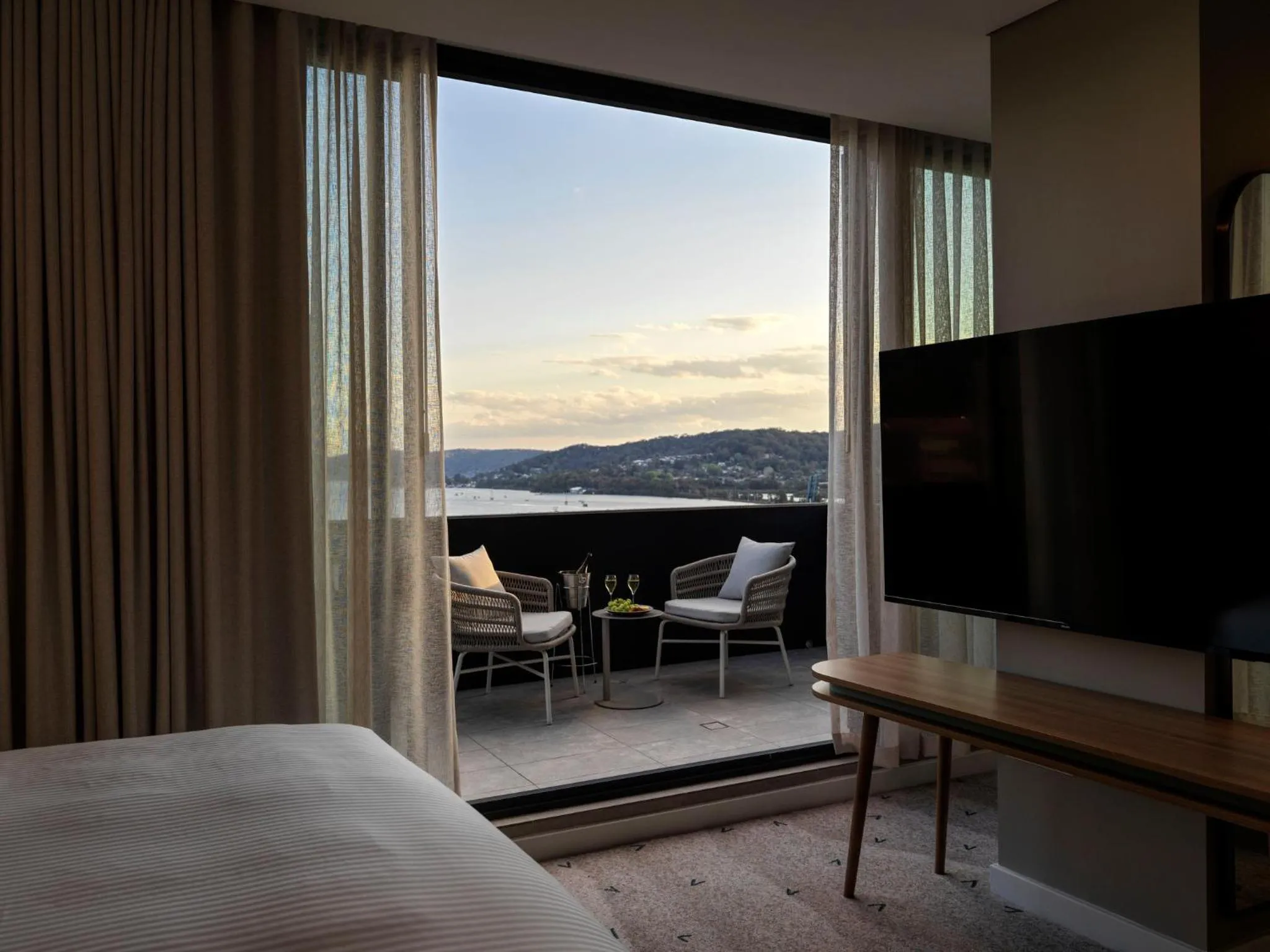 Photo of the whole room, Bed in voco Gosford by IHG