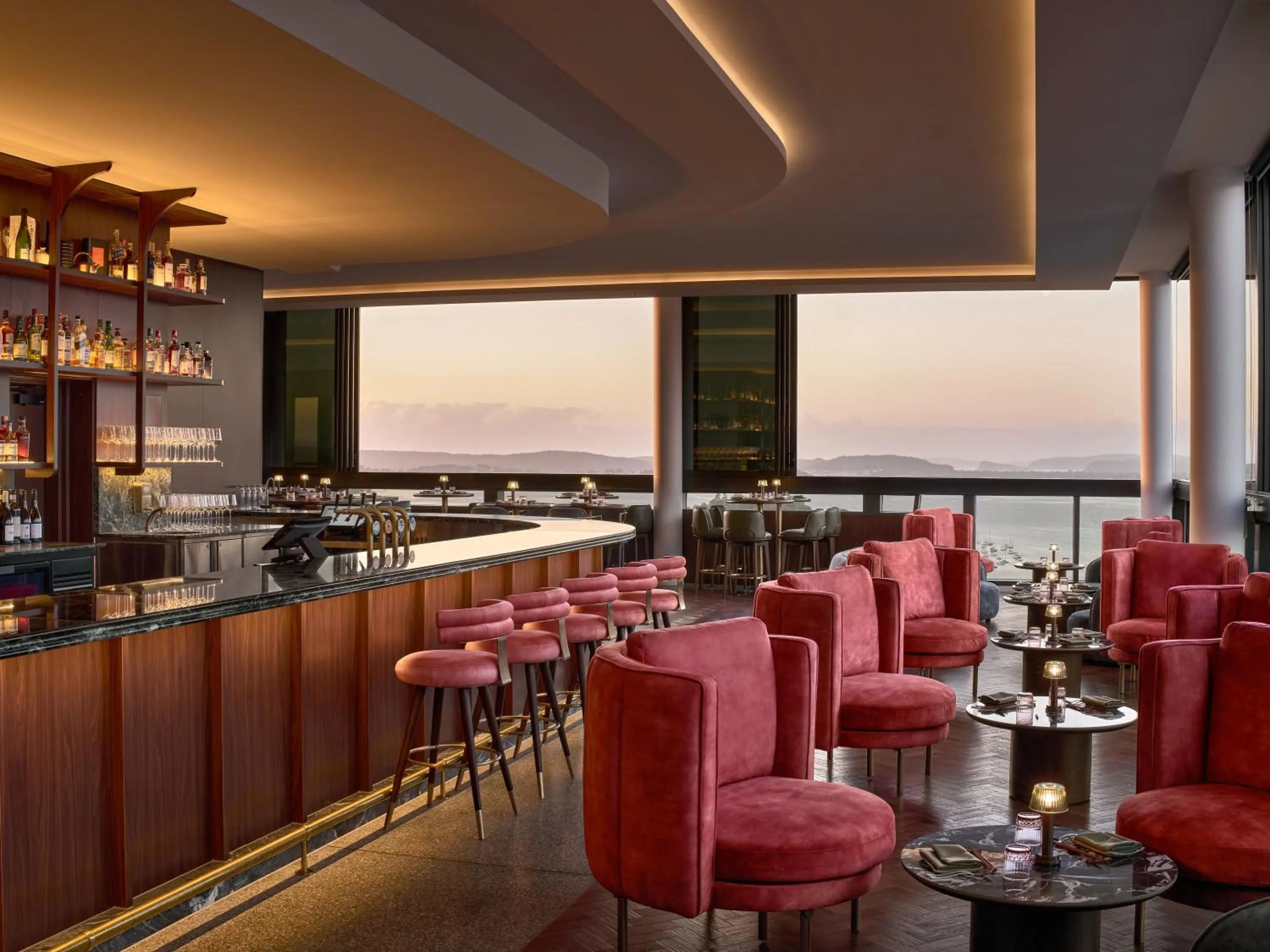 Lounge or bar in voco Gosford by IHG