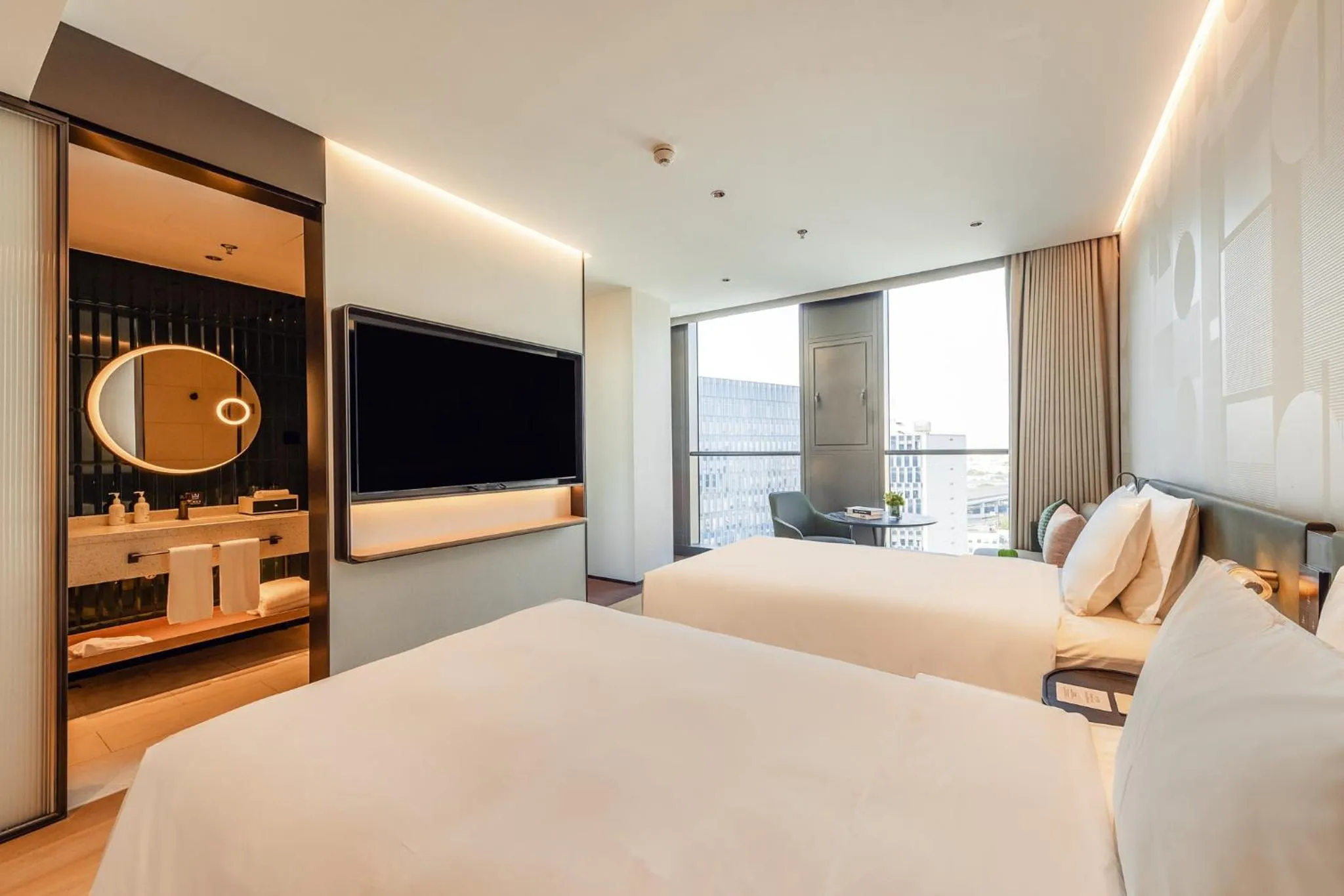 Photo of the whole room, Bed in EVEN Hotel Shanghai Jinqiao by IHG