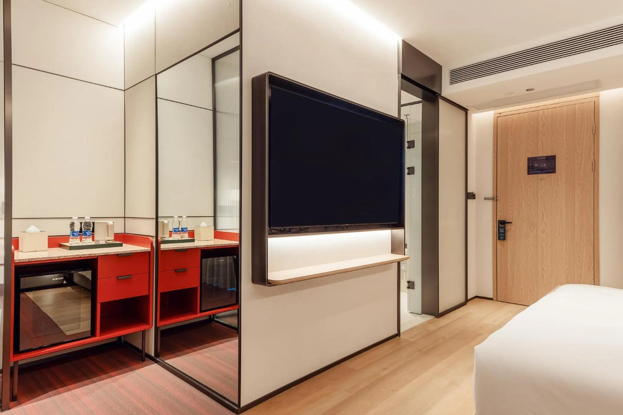 Photo of the whole room, Bed in EVEN Hotel Shanghai Jinqiao by IHG