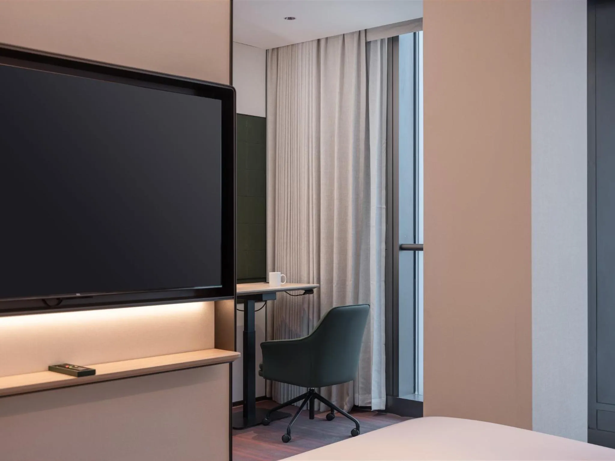 Photo of the whole room, Bed in EVEN Hotel Shanghai Jinqiao by IHG