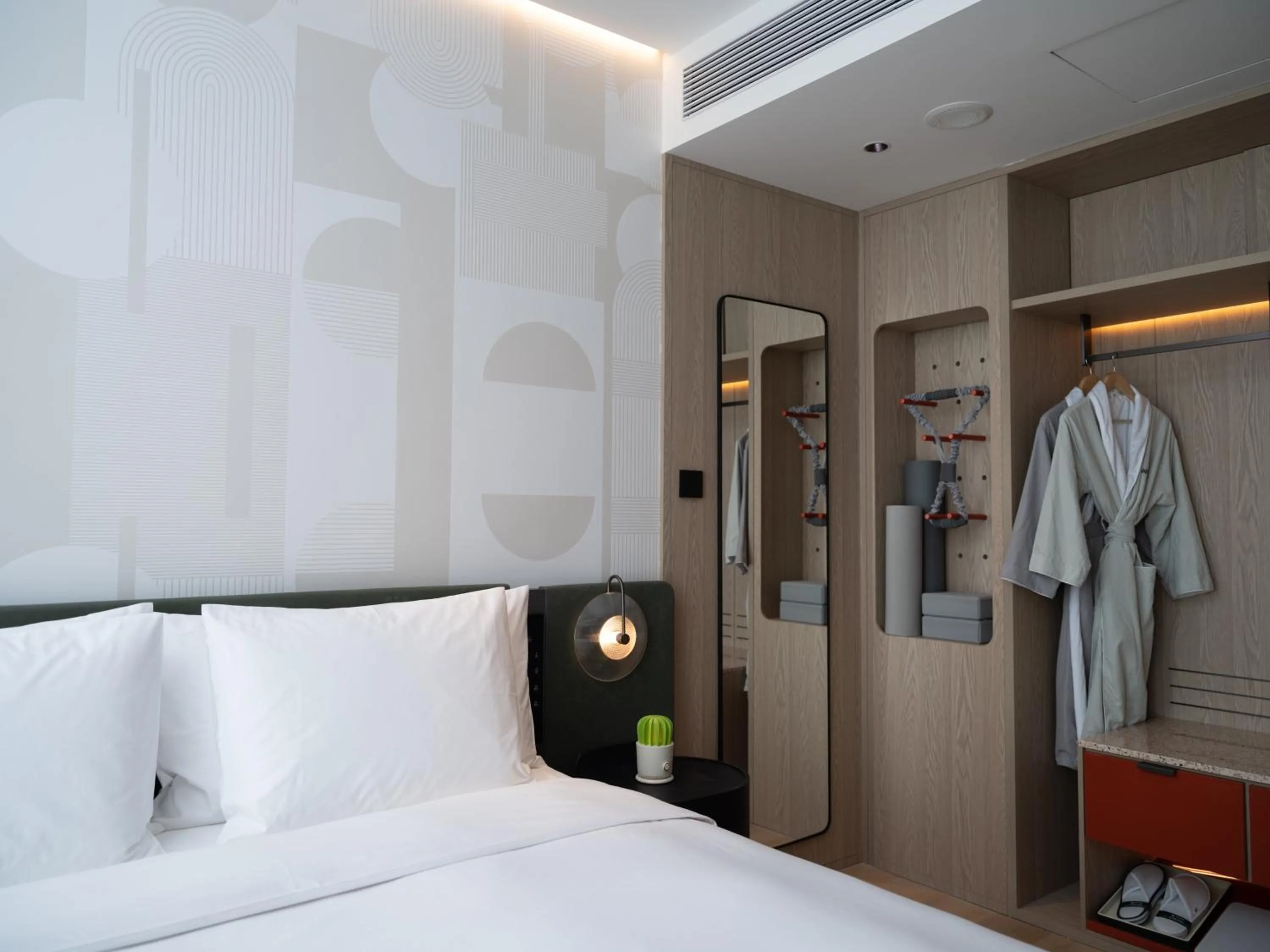 Photo of the whole room, Bed in EVEN Hotel Shanghai Jinqiao by IHG