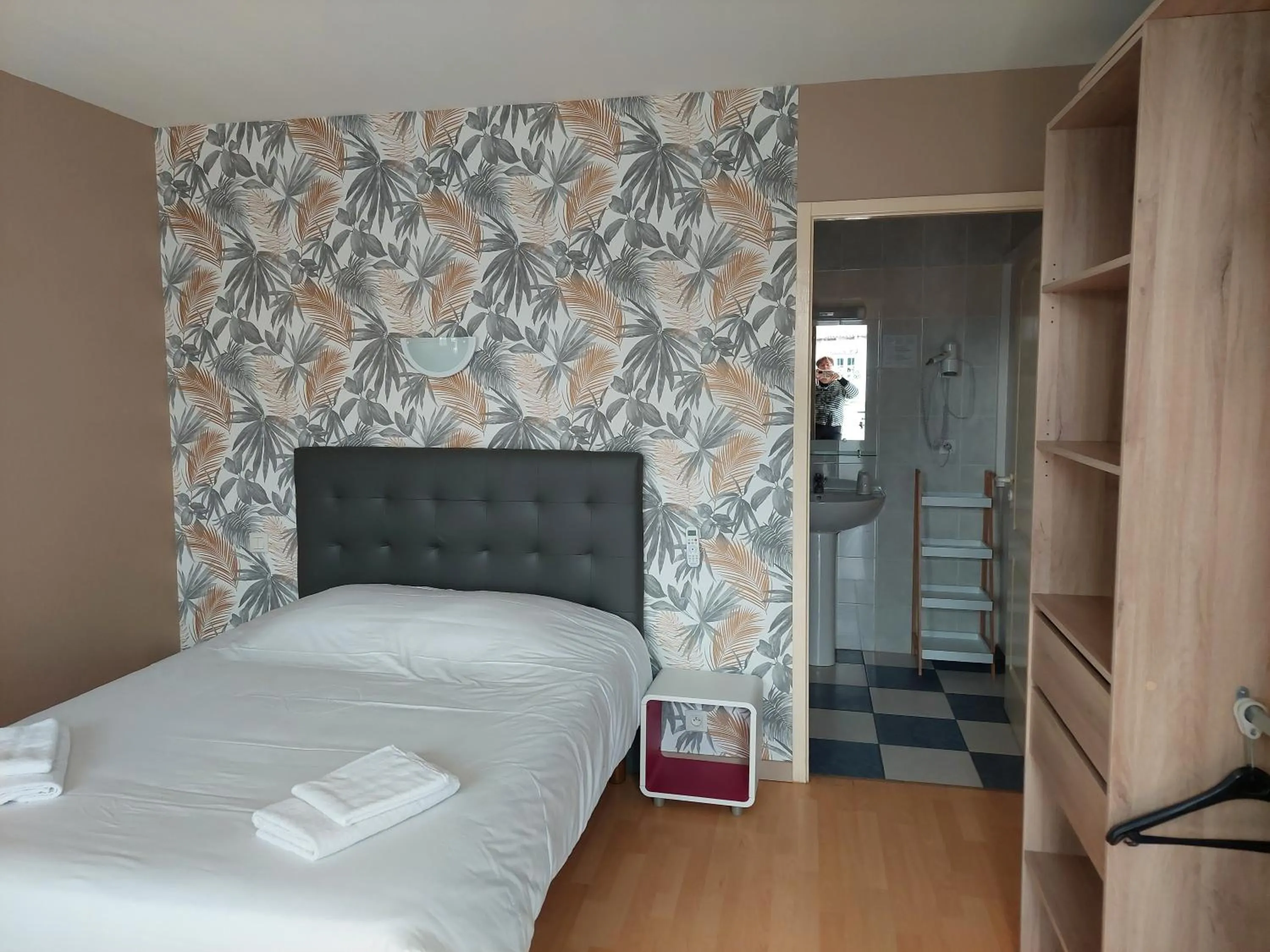 Patio, Bed in Le Mareuillais Hotel-Restaurant