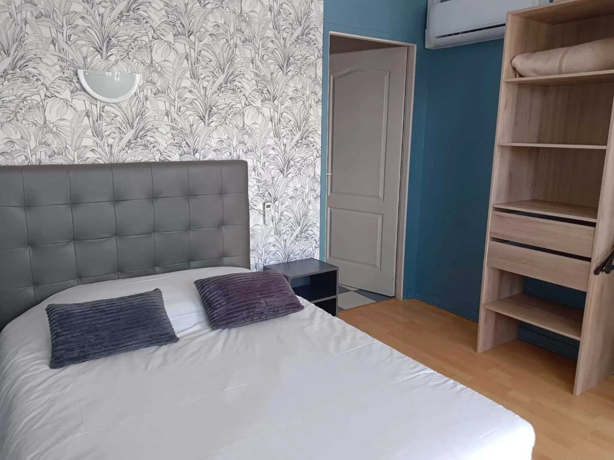 Double Room with Terrace in Le Mareuillais Hotel-Restaurant Double Room with Terrace in Le Mareuillais Hotel-Restaurant