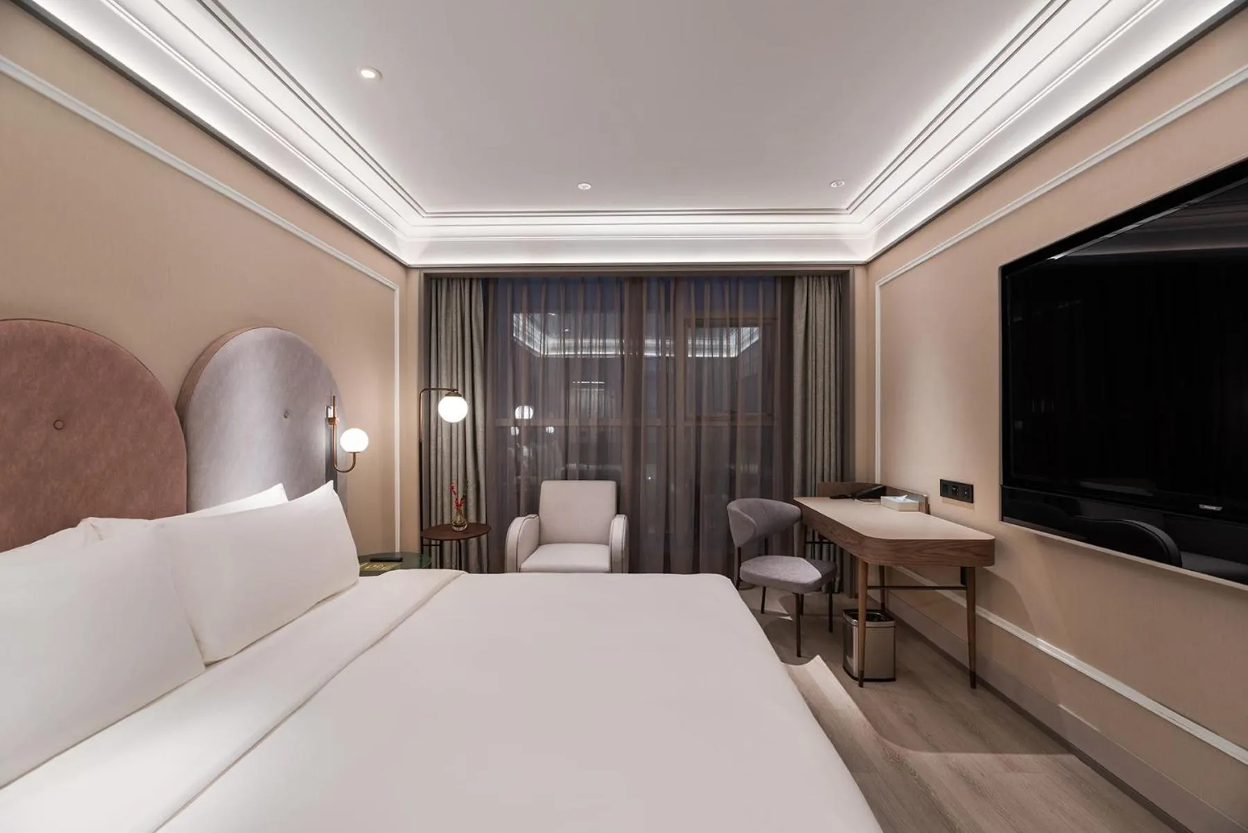 Bed in Mercure Hangzhou Qingchun