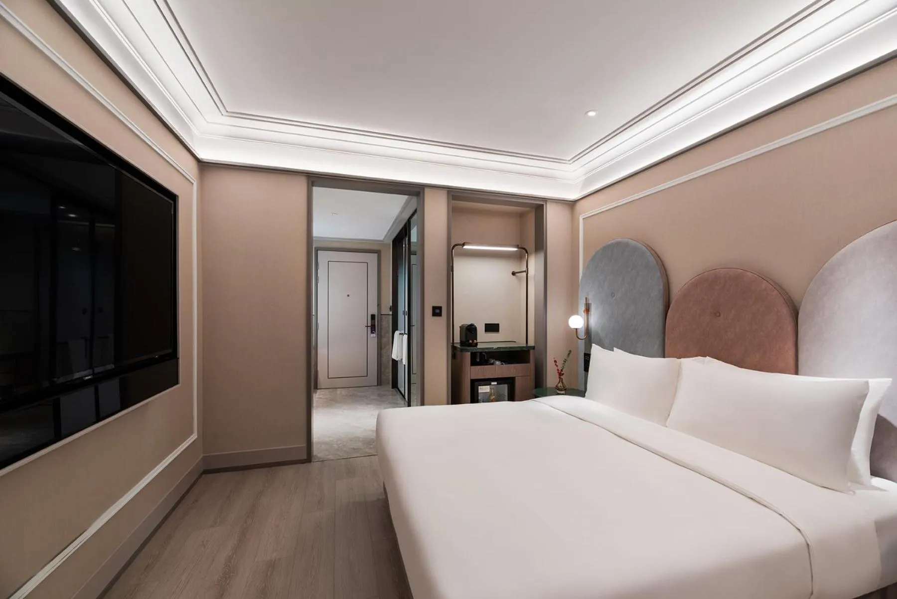 Bed in Mercure Hangzhou Qingchun