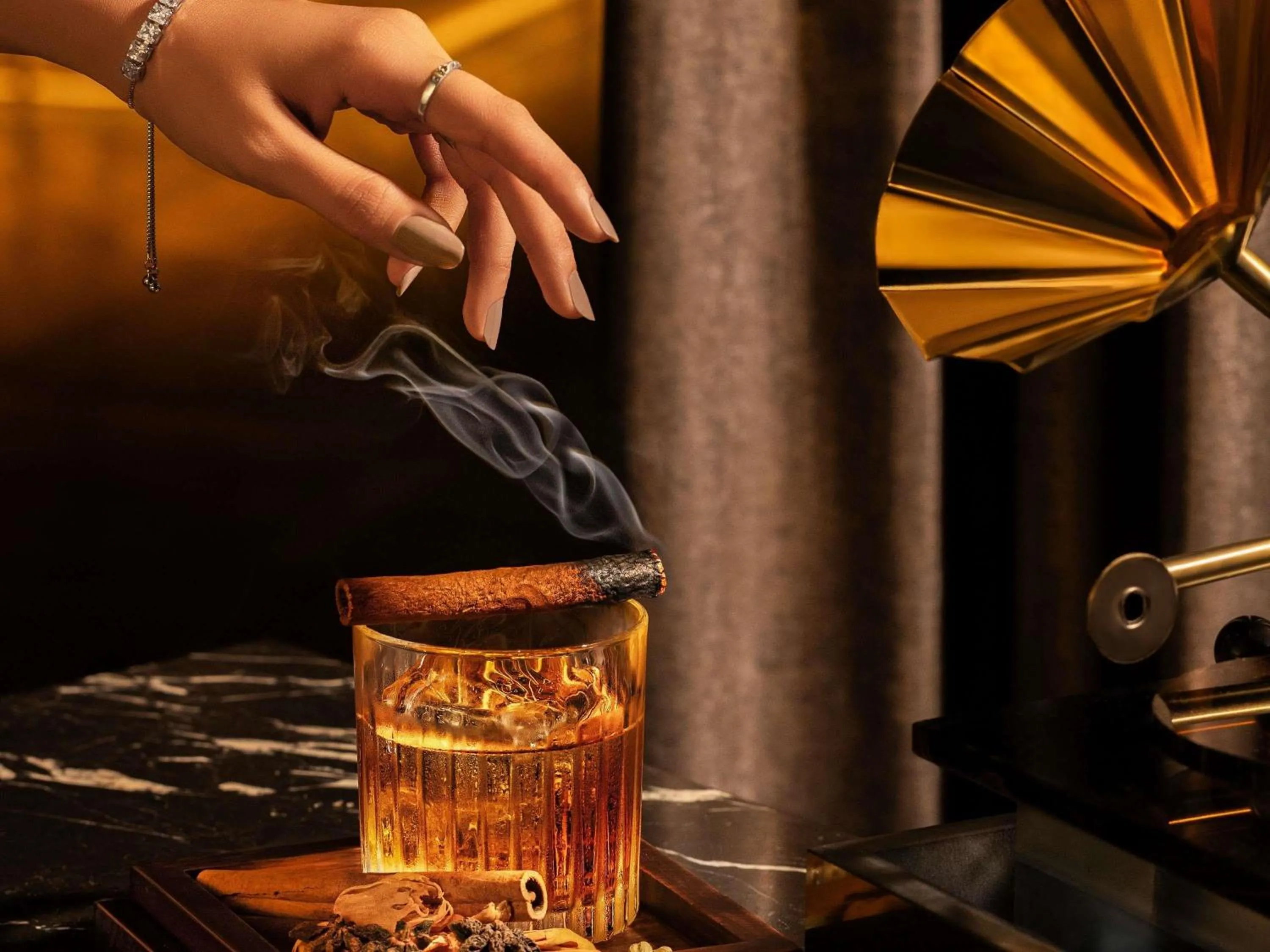 Lounge or bar in Fairmont Mumbai