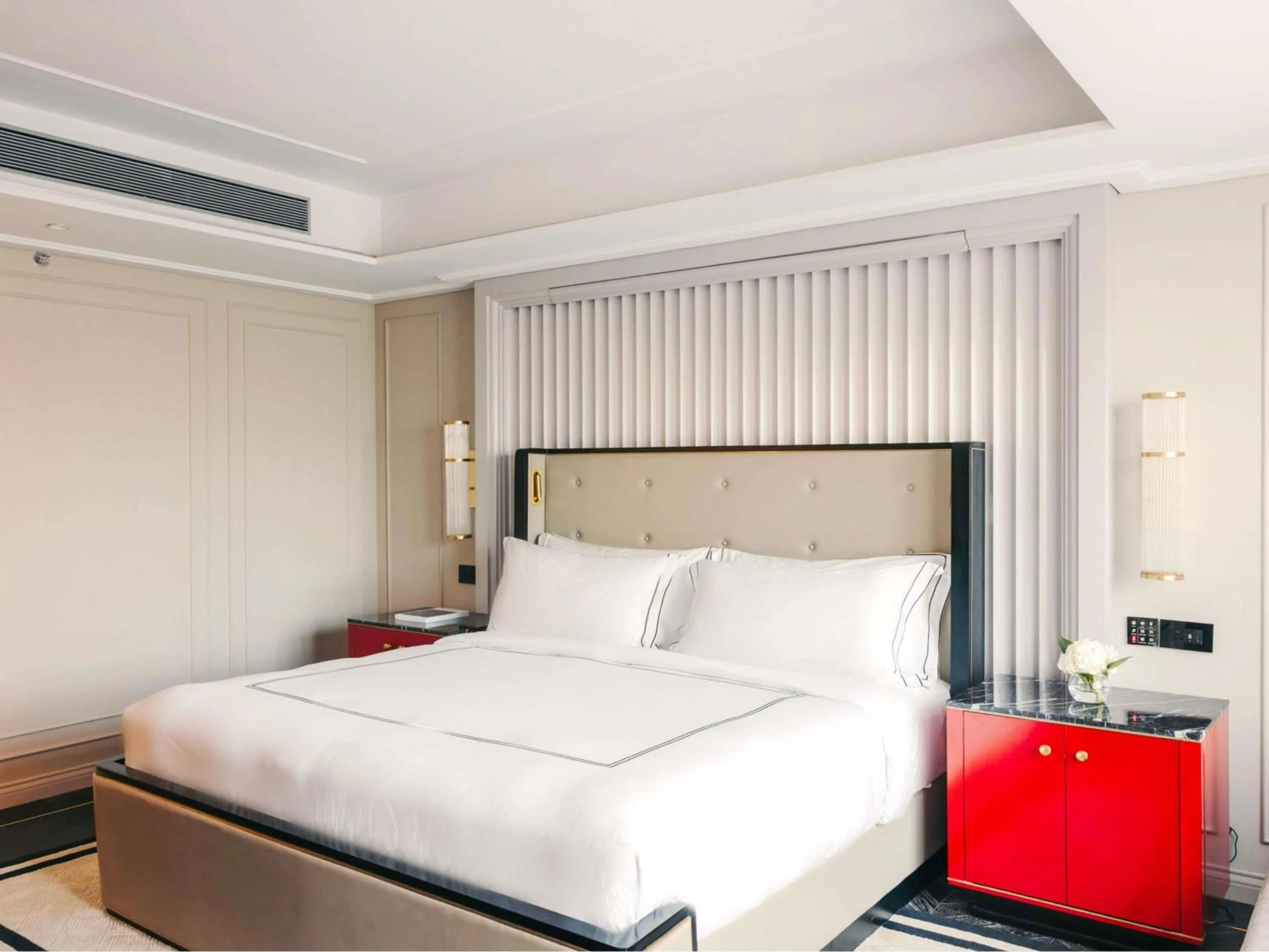 Bedroom, Bed in Fairmont Mumbai