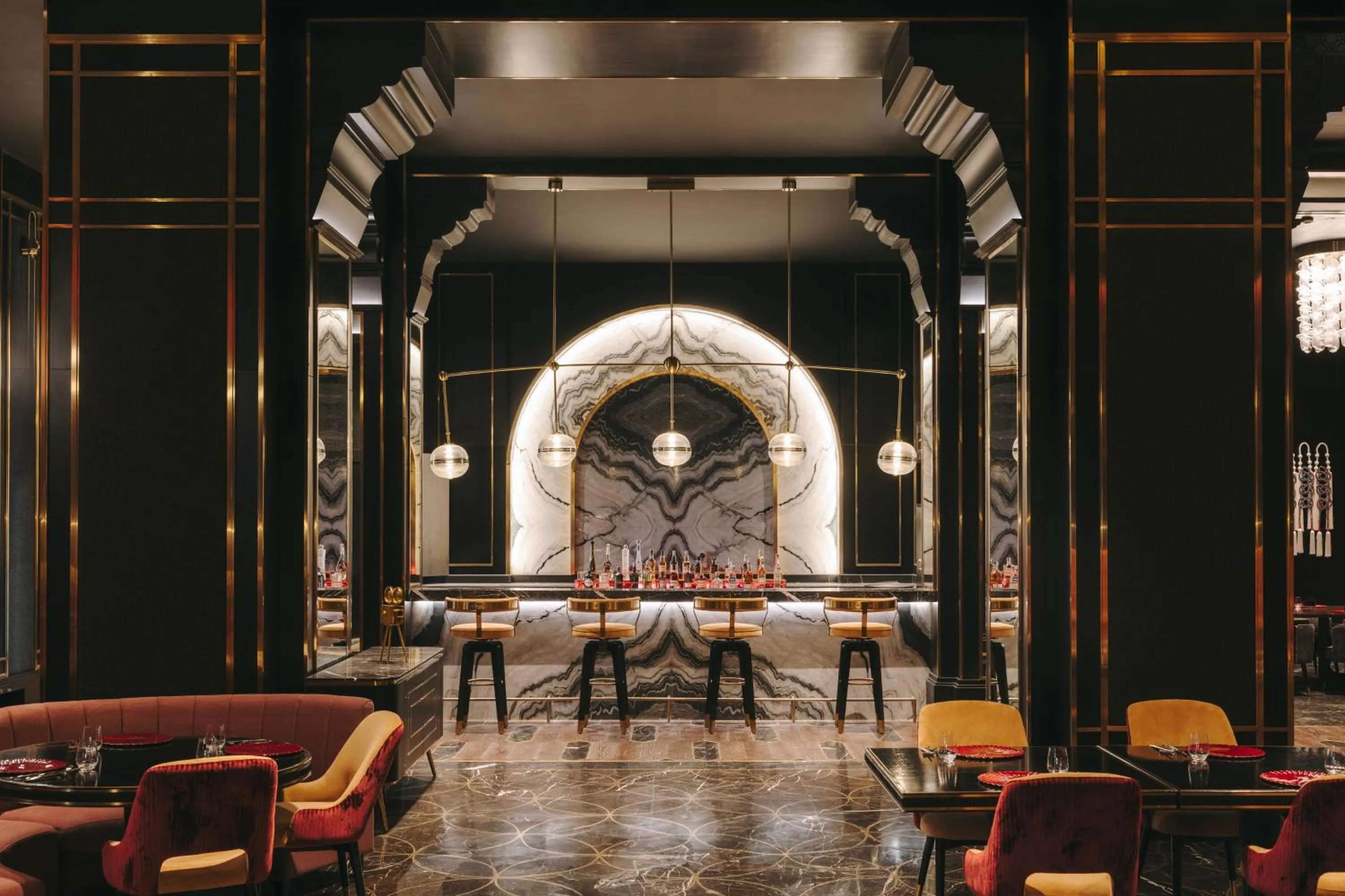 Lounge or bar in Fairmont Mumbai