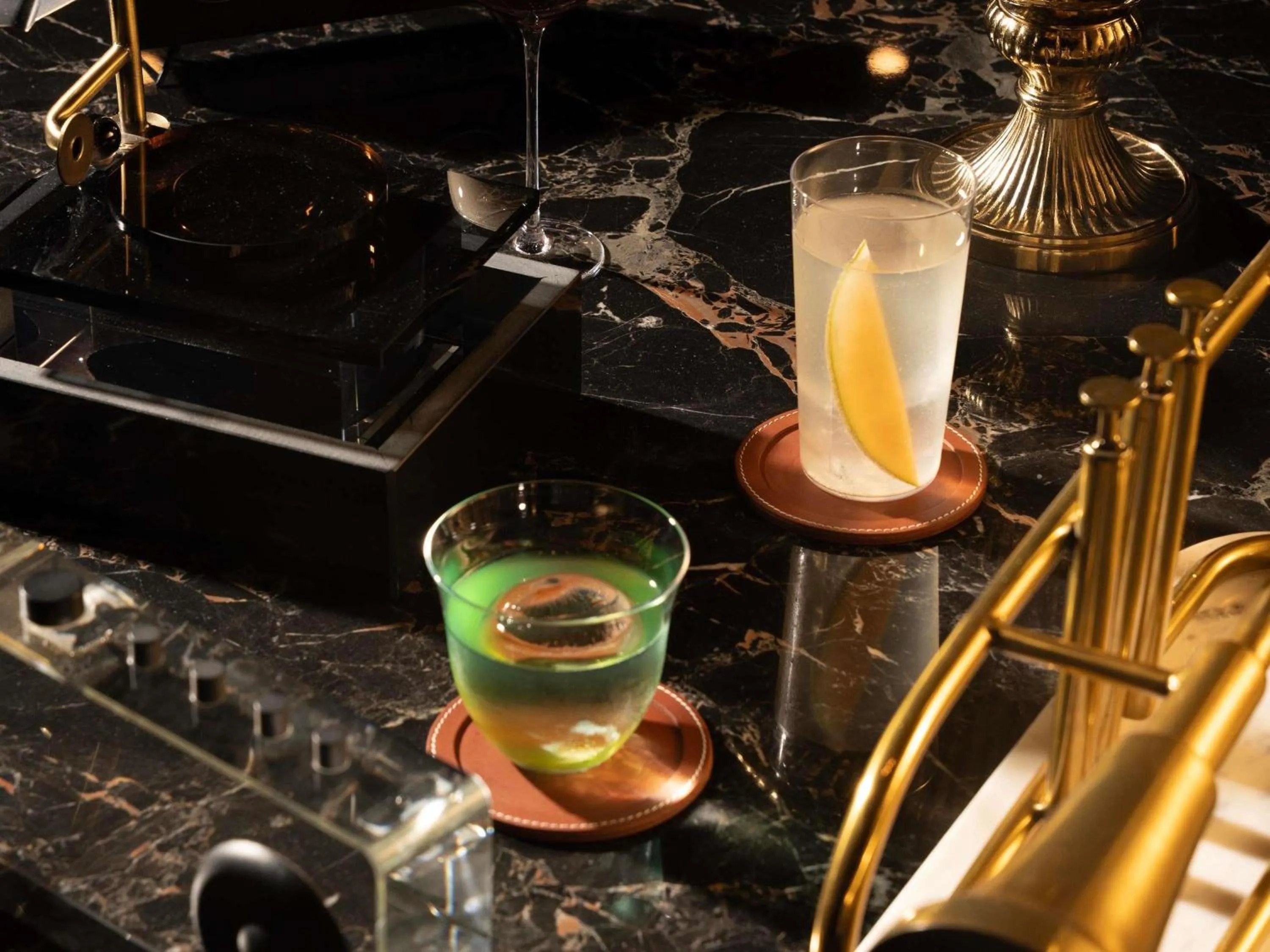 Lounge or bar in Fairmont Mumbai