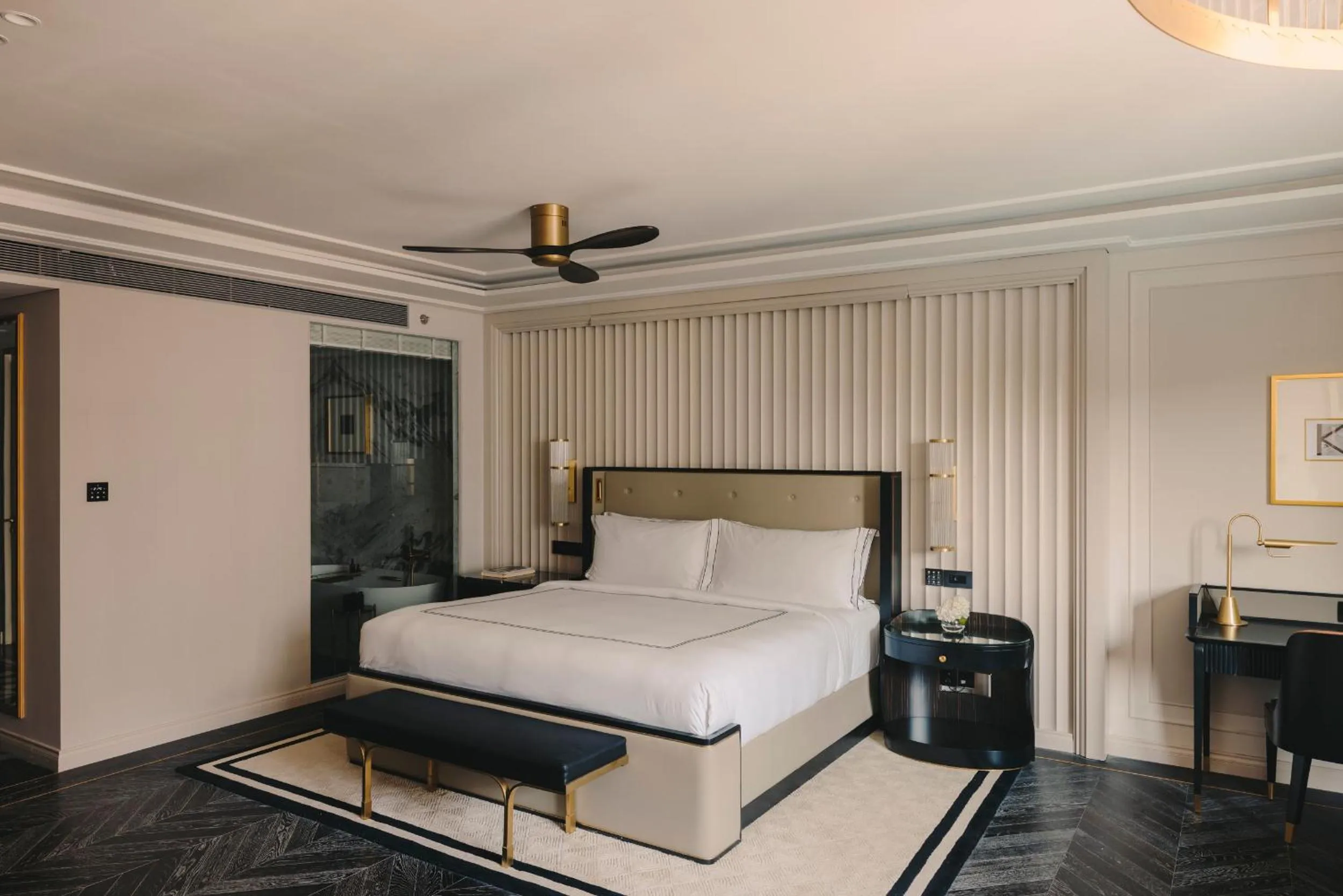 Bed in Fairmont Mumbai