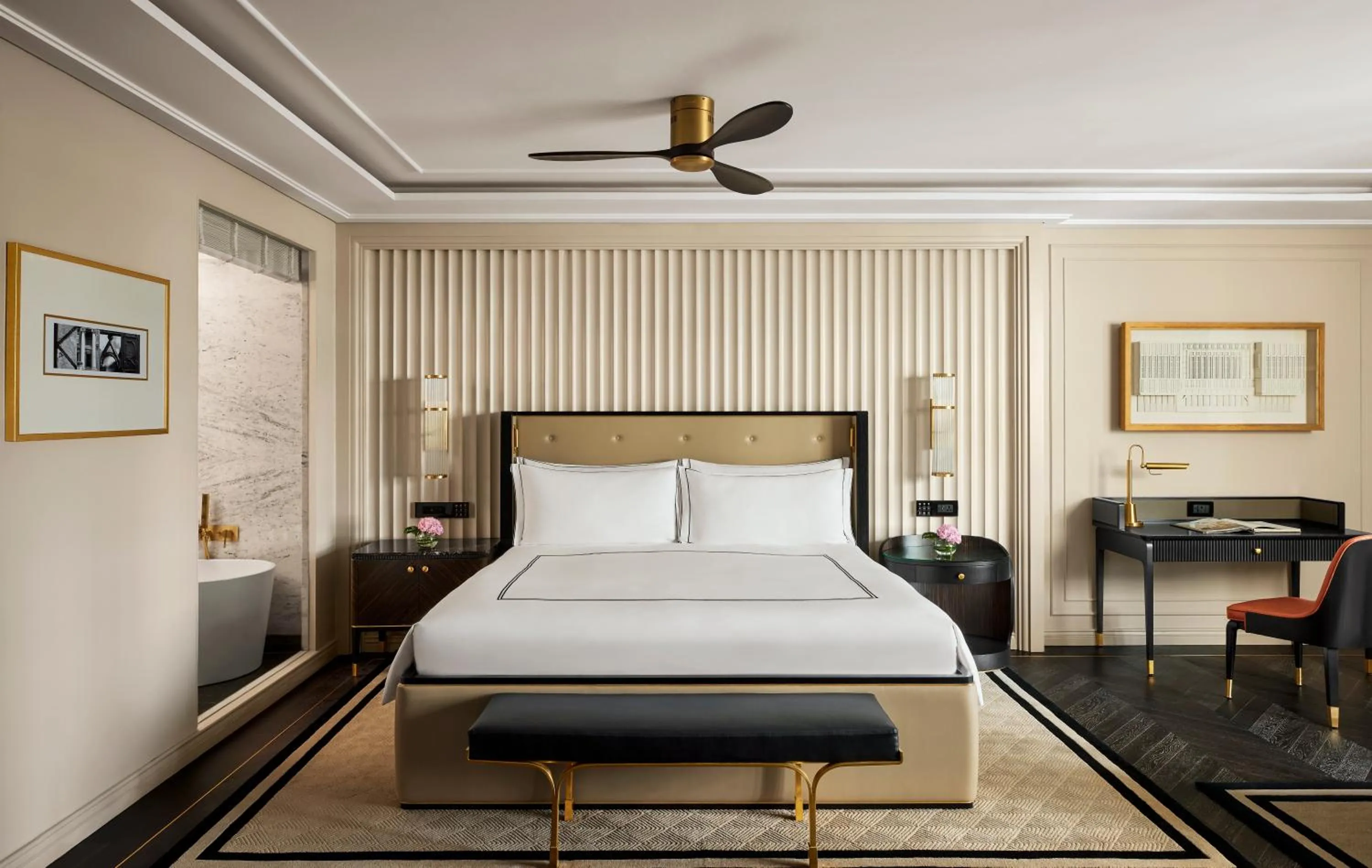 Bed in Fairmont Mumbai