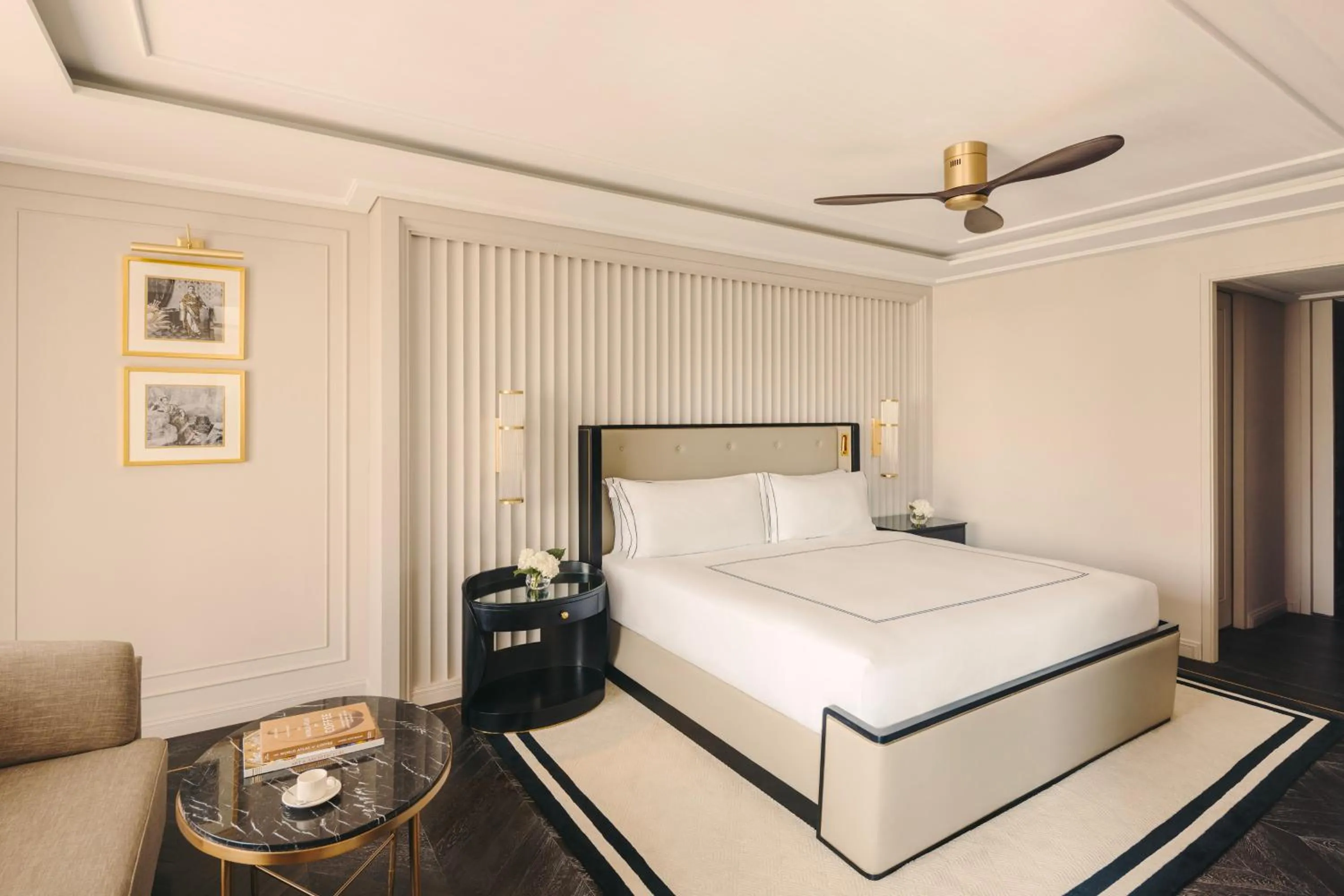 Bed in Fairmont Mumbai