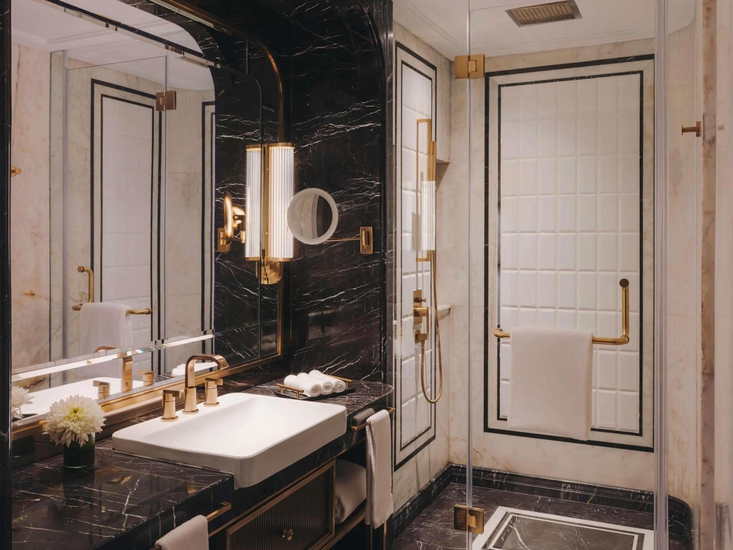 Bedroom in Fairmont Mumbai