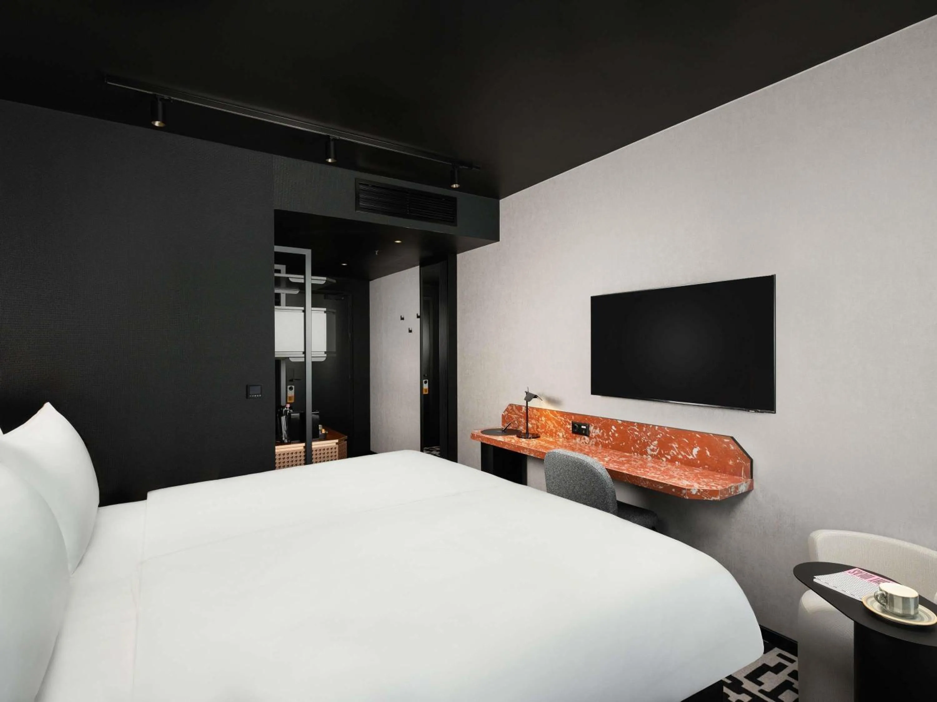 Bedroom, Bed in TRIBE Budapest Airport