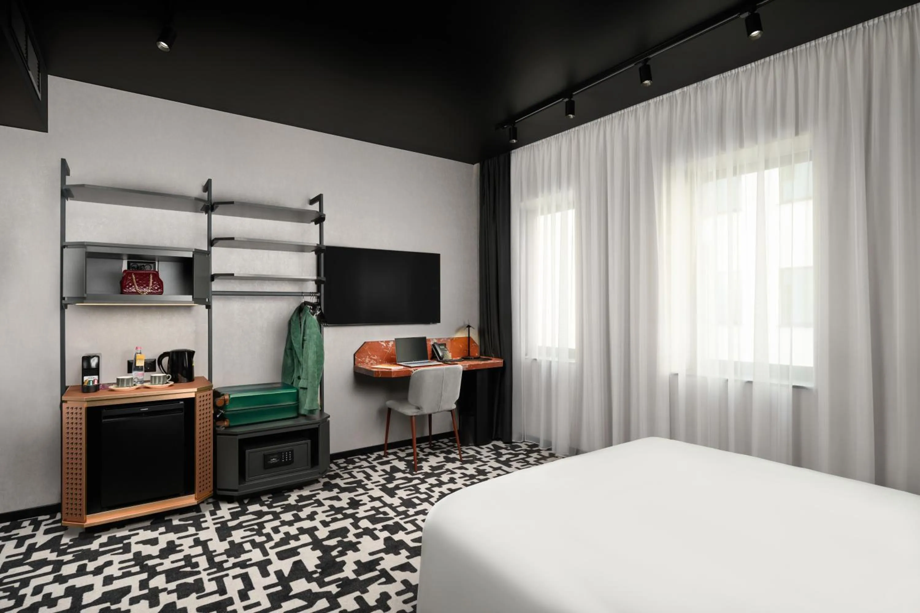 Shower, Bed in TRIBE Budapest Airport