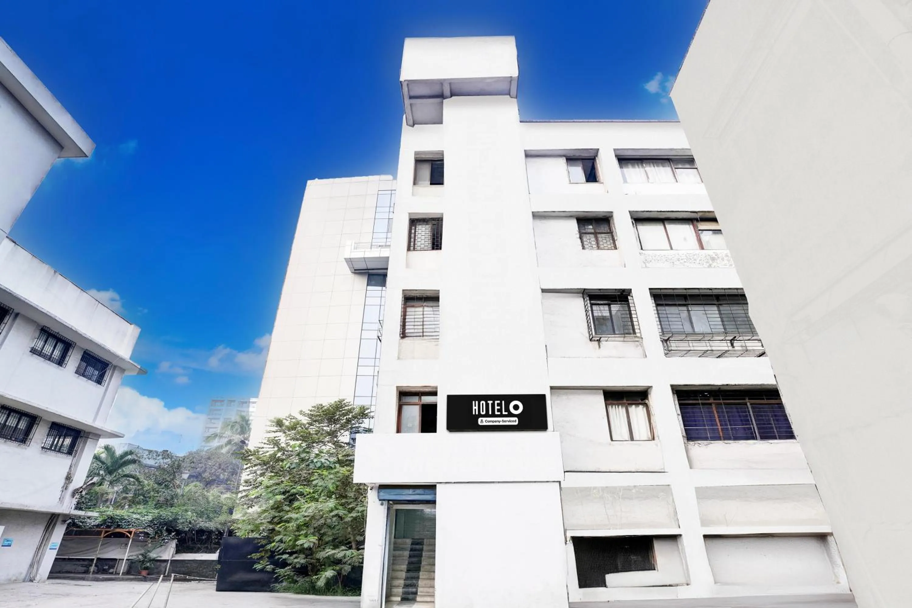 Facade/entrance in Super Hotel O BKC Santacruz East