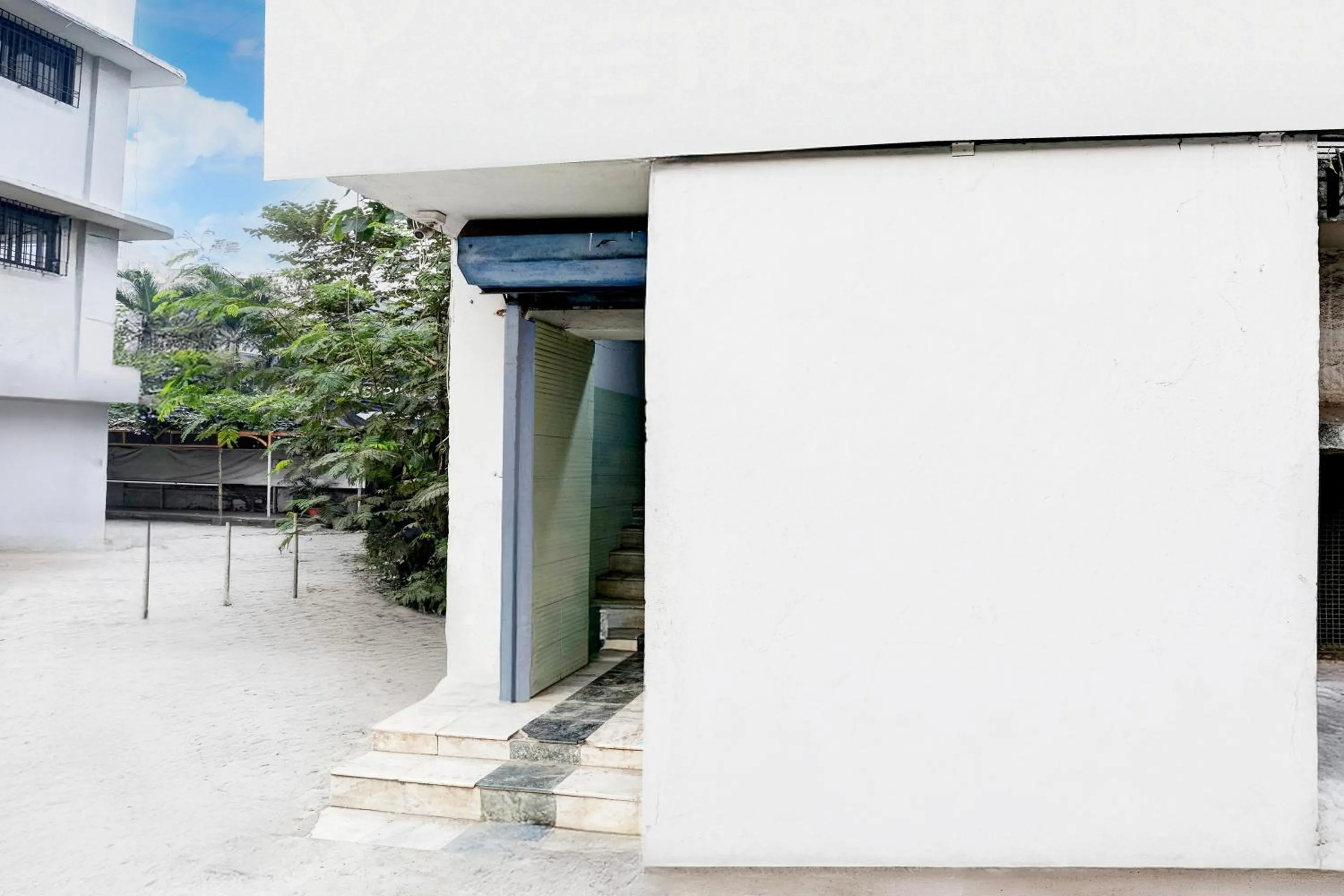 Facade/entrance in Super Hotel O BKC Santacruz East