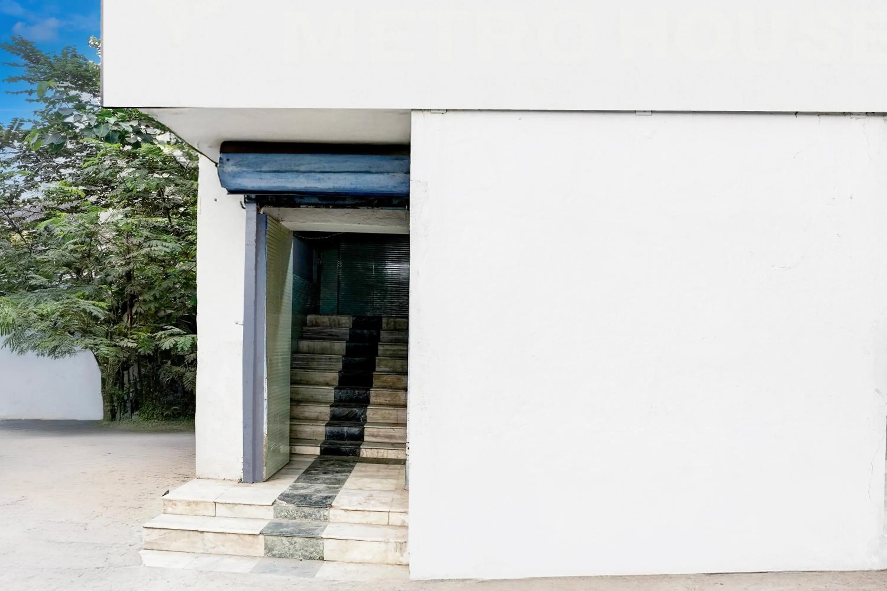 Facade/entrance in Super Hotel O BKC Santacruz East