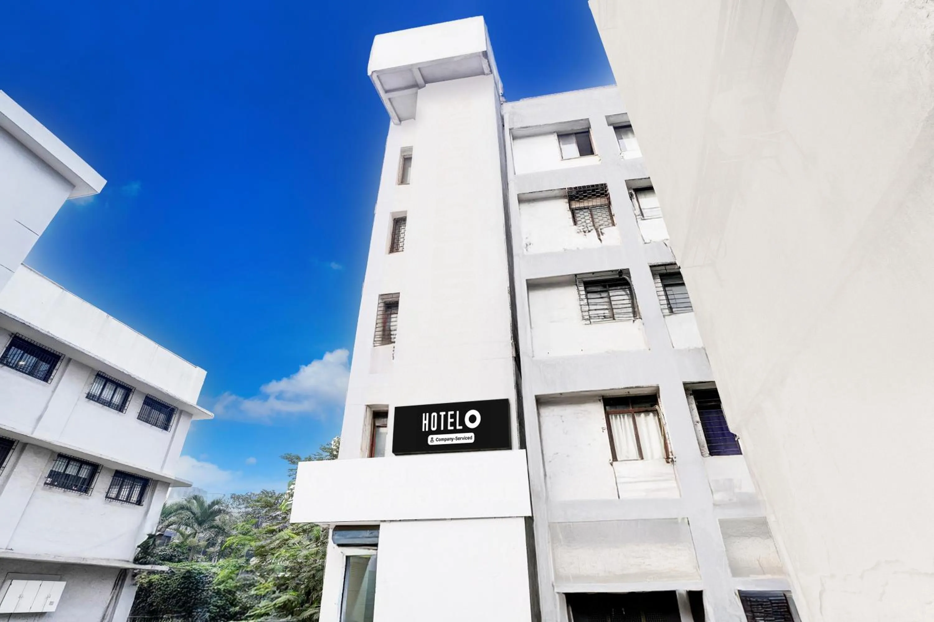 Facade/entrance in Super Hotel O BKC Santacruz East