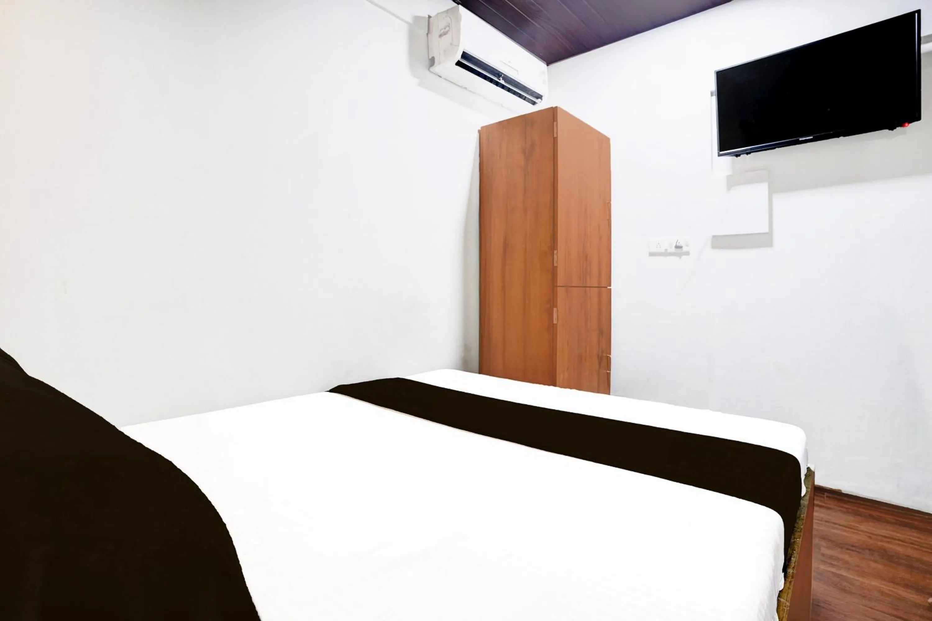 Bedroom in Super Hotel O BKC Santacruz East