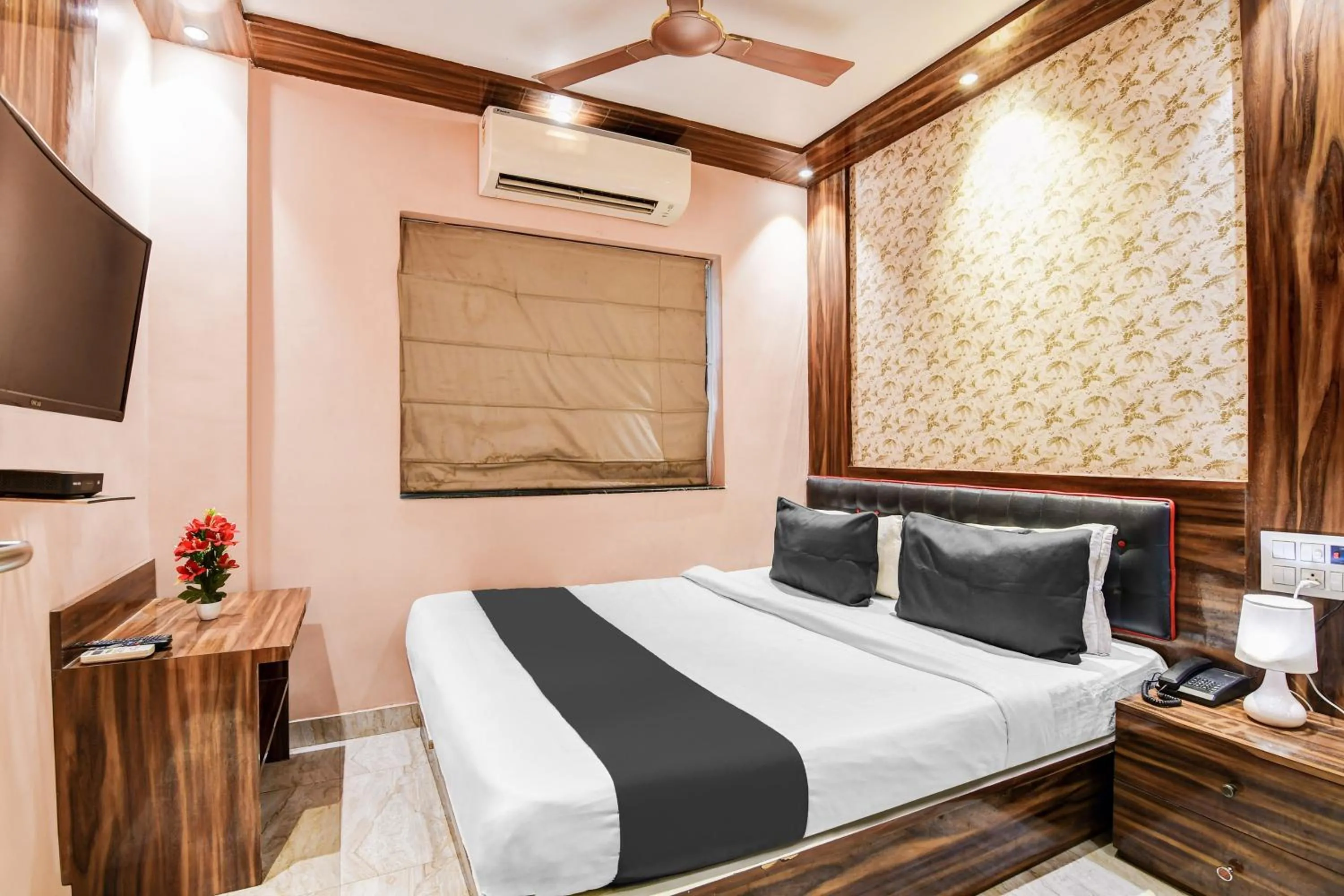 Classic Triple Room - single occupancy in Collection O Park Circus