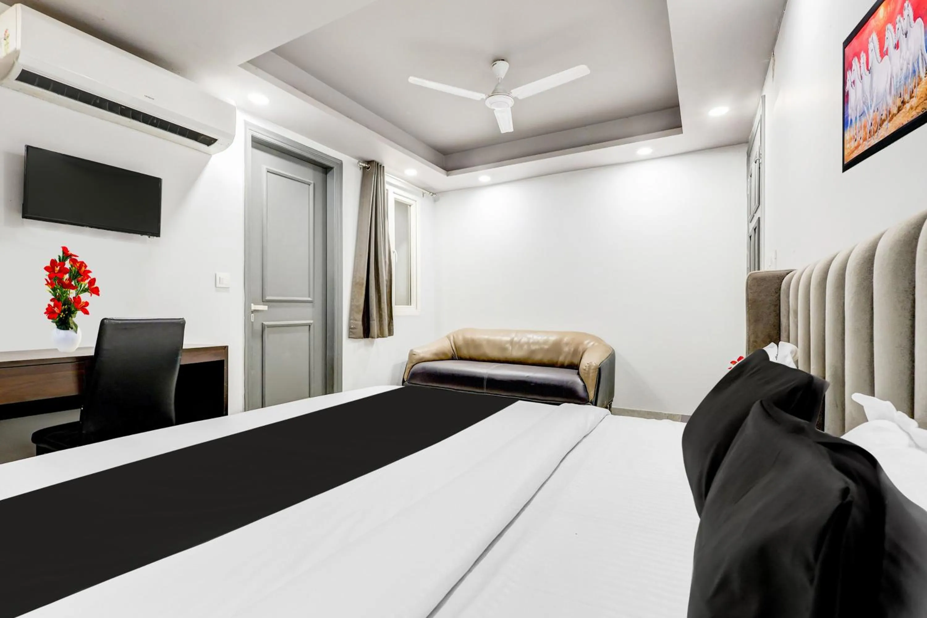 Bedroom, Bed in Super Collection O Shalimar Bagh