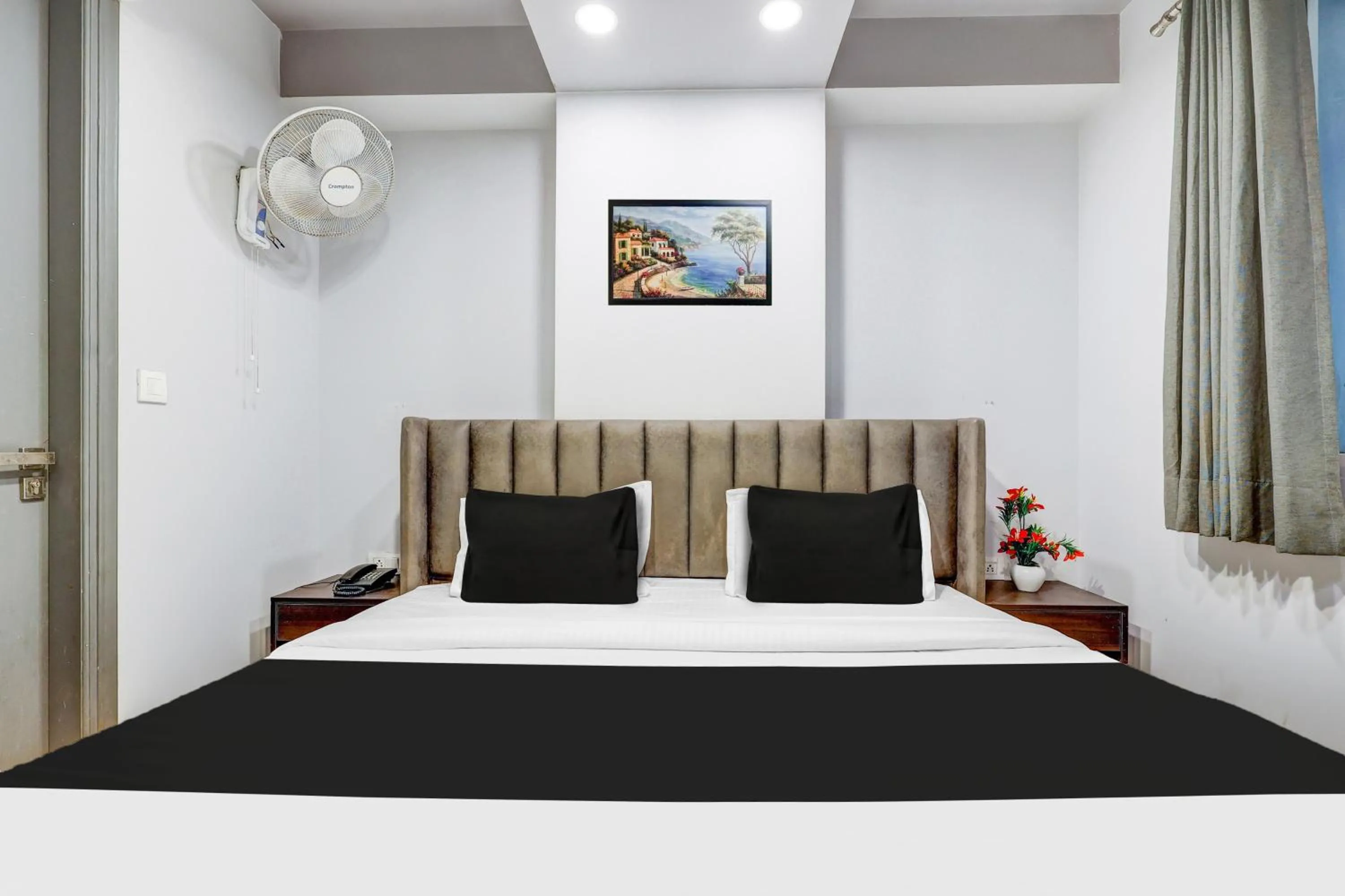 Bedroom, Bed in Super Collection O Shalimar Bagh