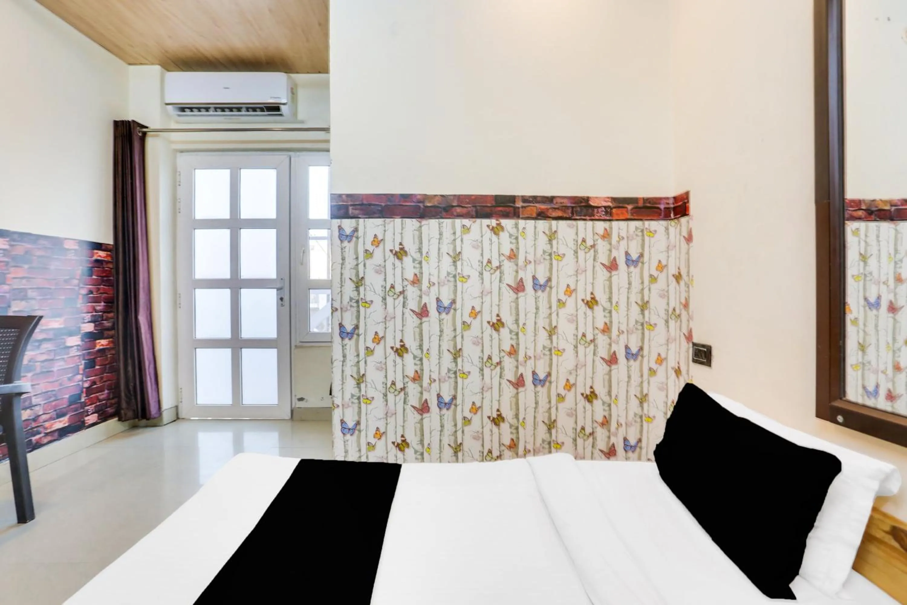 Bedroom, Bed in Super Hotel O Jamrani Formerly White House