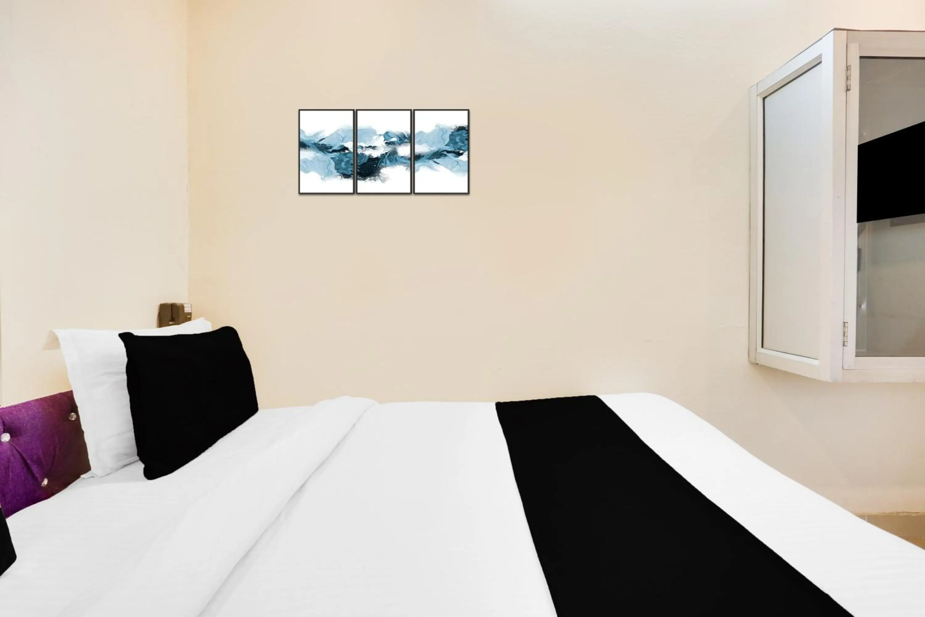 Bedroom, Bed in Super Hotel O Jamrani Formerly White House