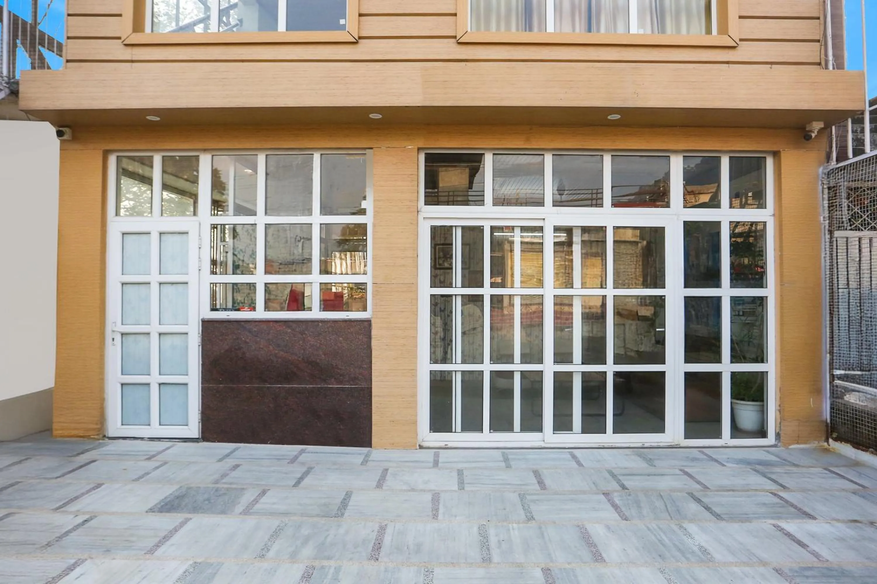 Facade/entrance in Super Hotel O Jamrani Formerly White House