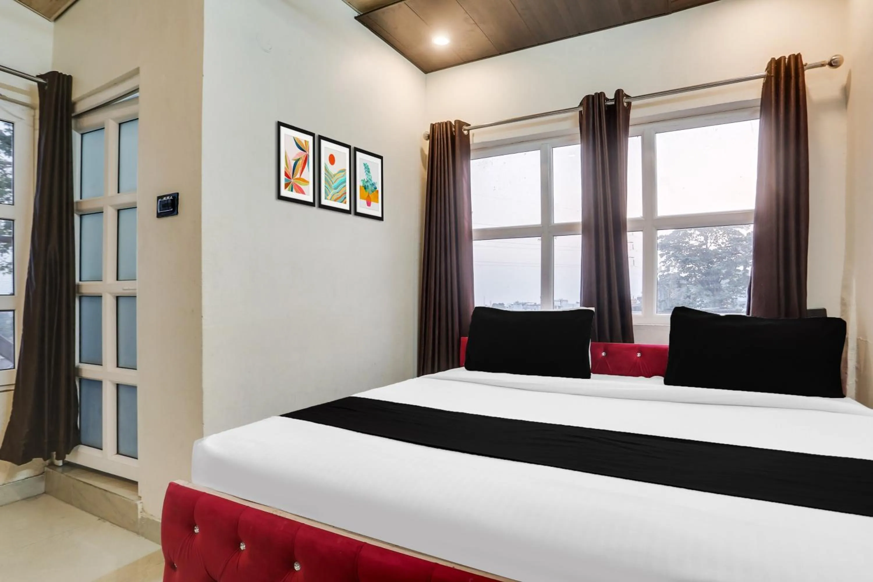 Bedroom, Bed in Super Hotel O Jamrani Formerly White House