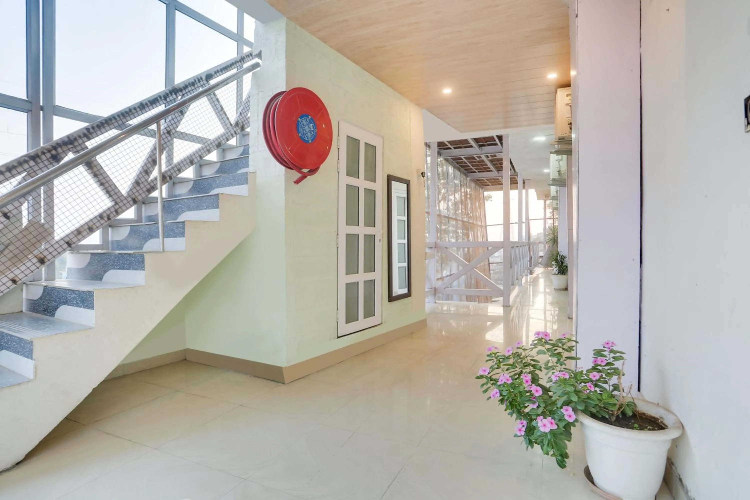 Lobby or reception in Super Hotel O Jamrani Formerly White House