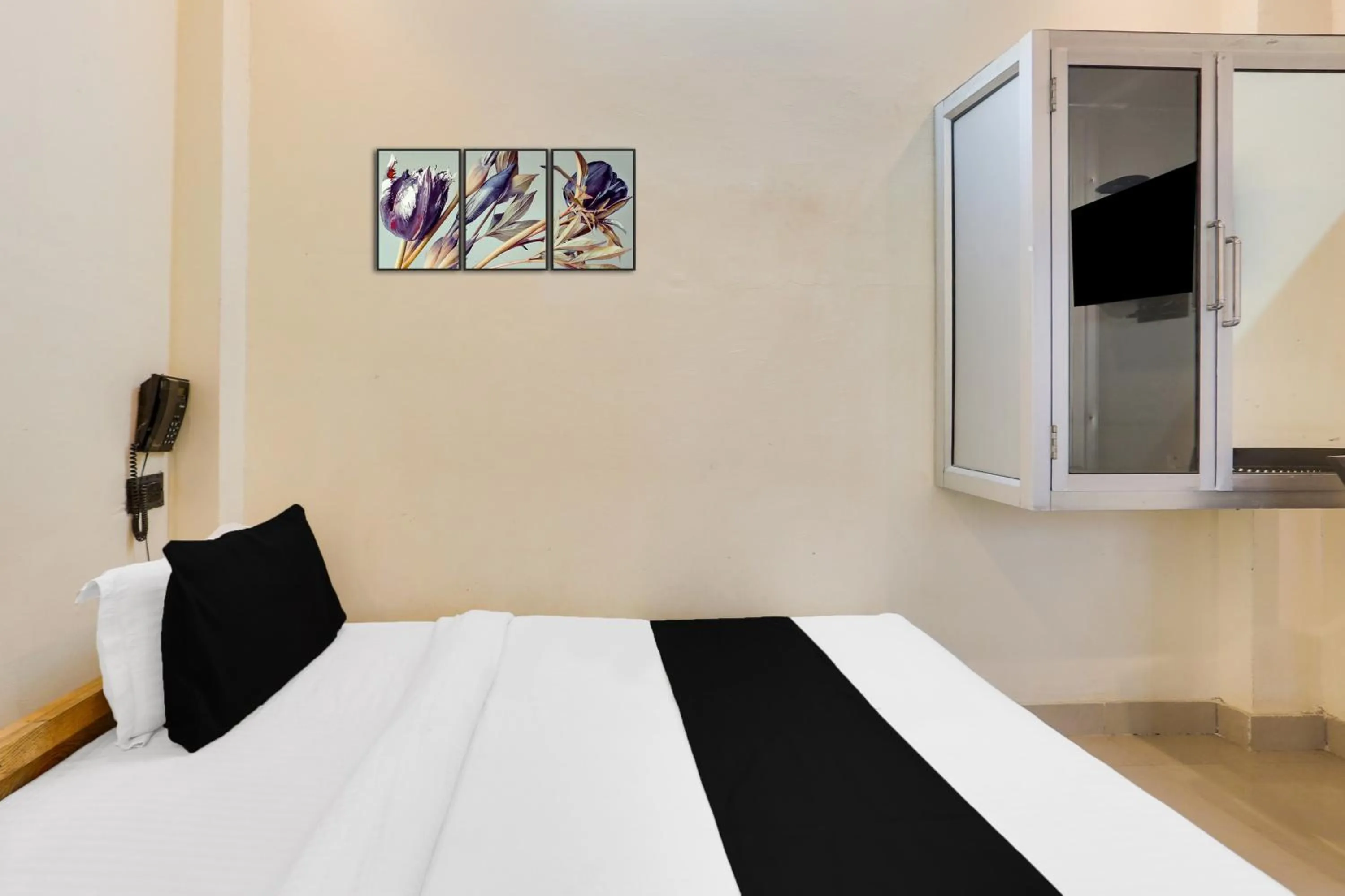 Bedroom, Bed in Super Hotel O Jamrani Formerly White House