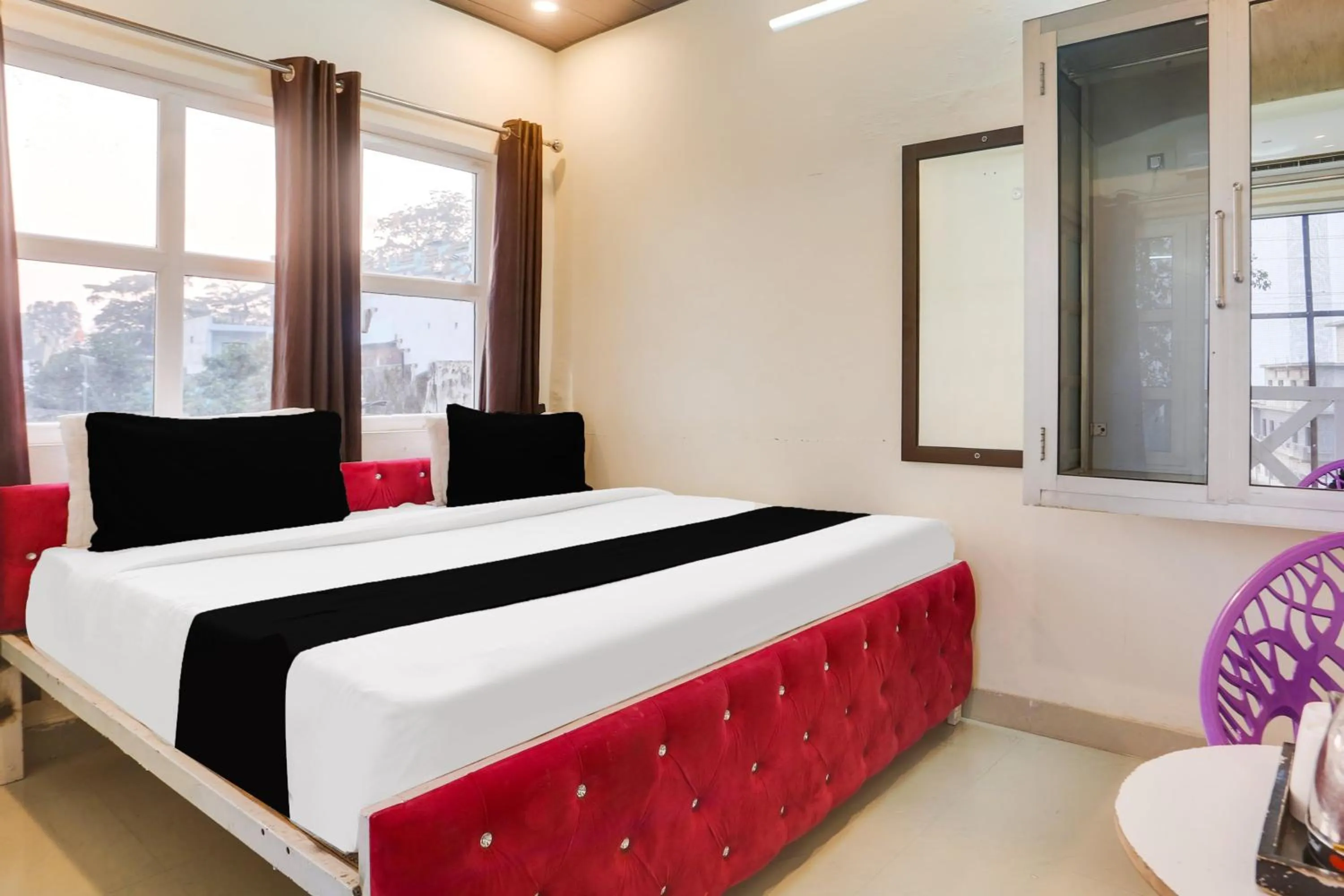 Bedroom, Bed in Super Hotel O Jamrani Formerly White House