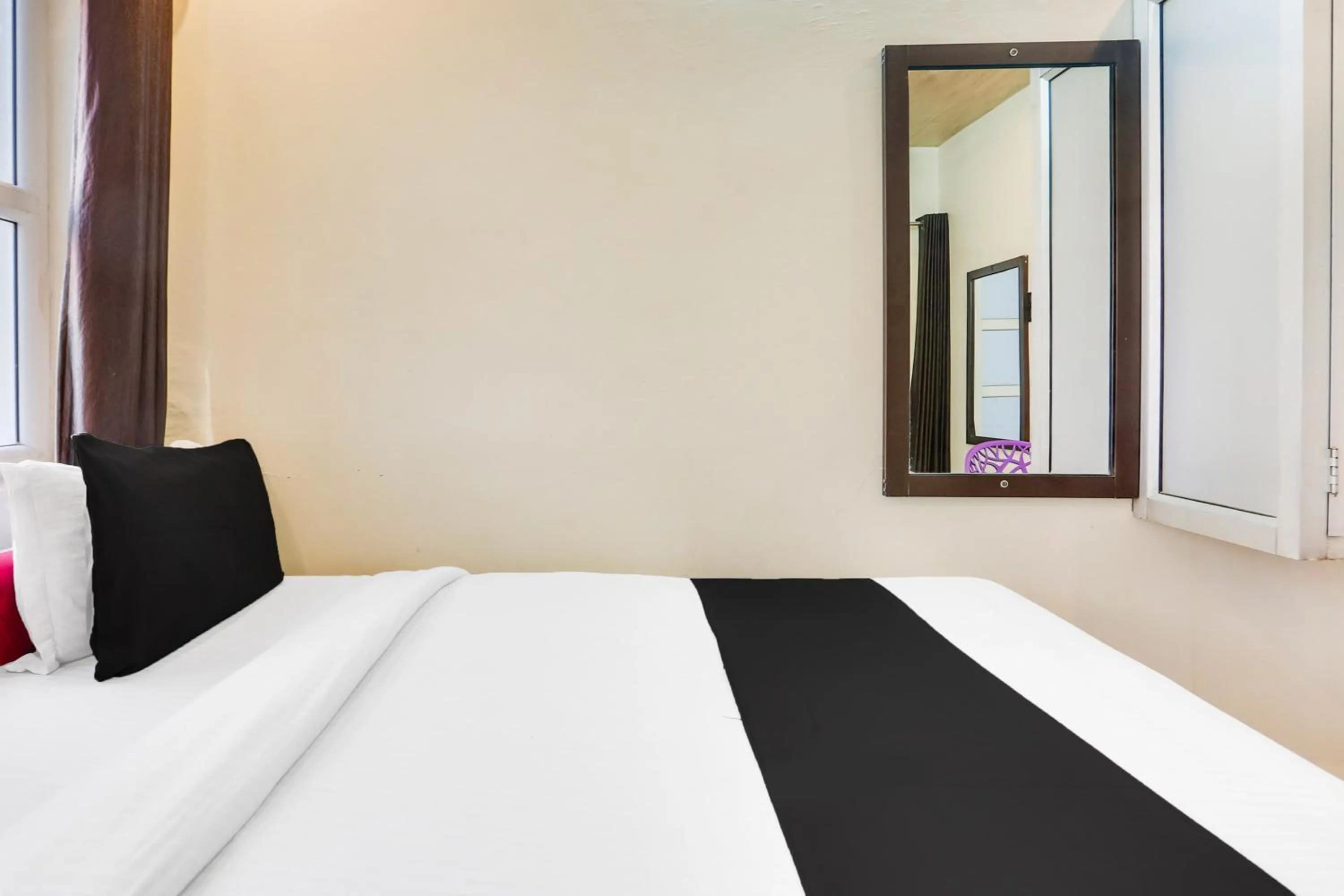 Bedroom, Bed in Super Hotel O Jamrani Formerly White House