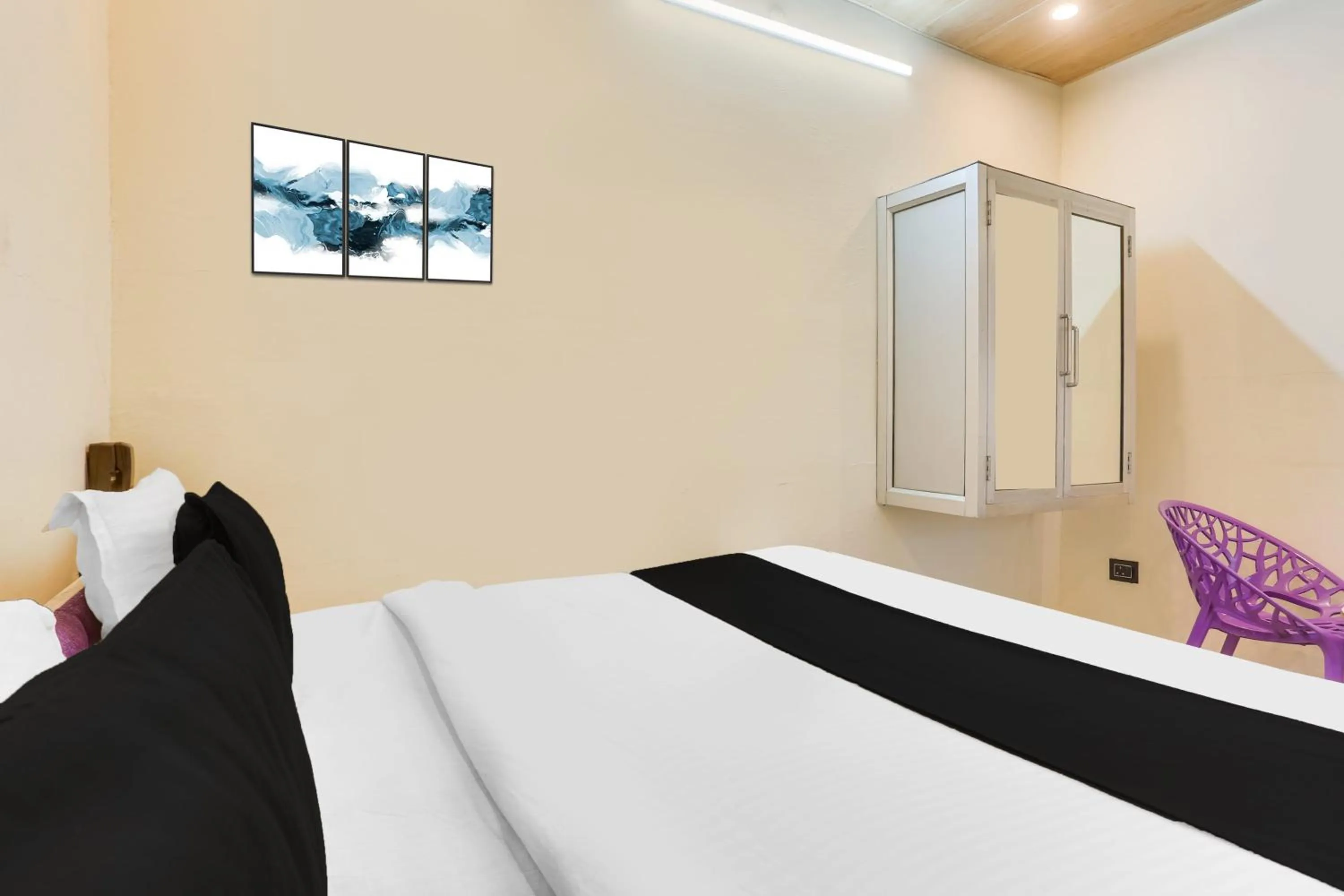 Bedroom, Bed in Super Hotel O Jamrani Formerly White House