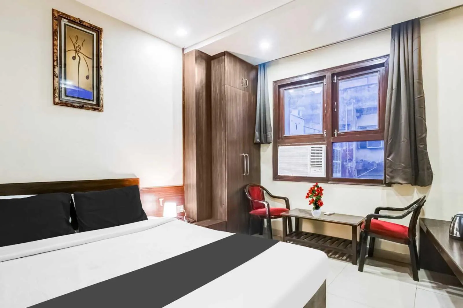 Bedroom, Bed in Super Collection O Sindhi Camp Formerly Hotel Abhinandan Inn