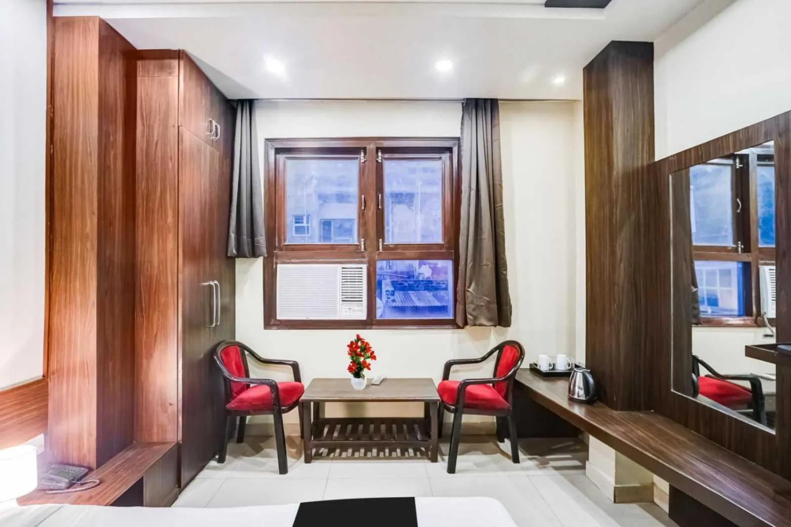 Bedroom in Super Collection O Sindhi Camp Formerly Hotel Abhinandan Inn