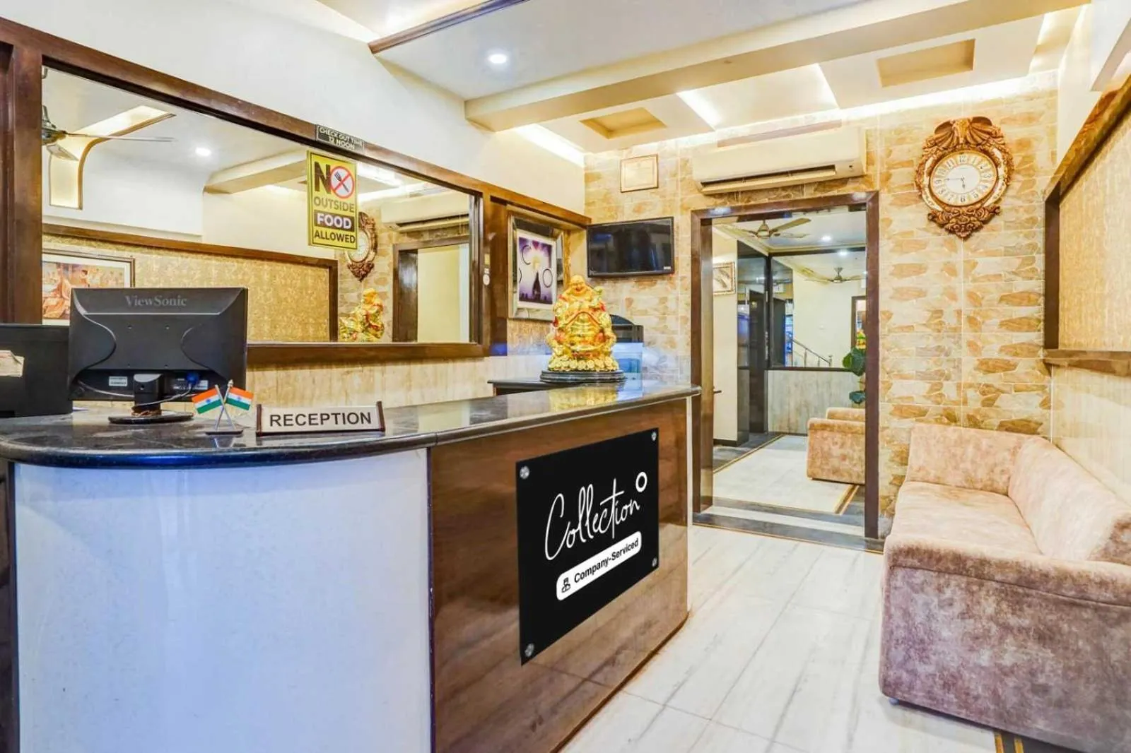 Lobby or reception in Super Collection O Sindhi Camp Formerly Hotel Abhinandan Inn