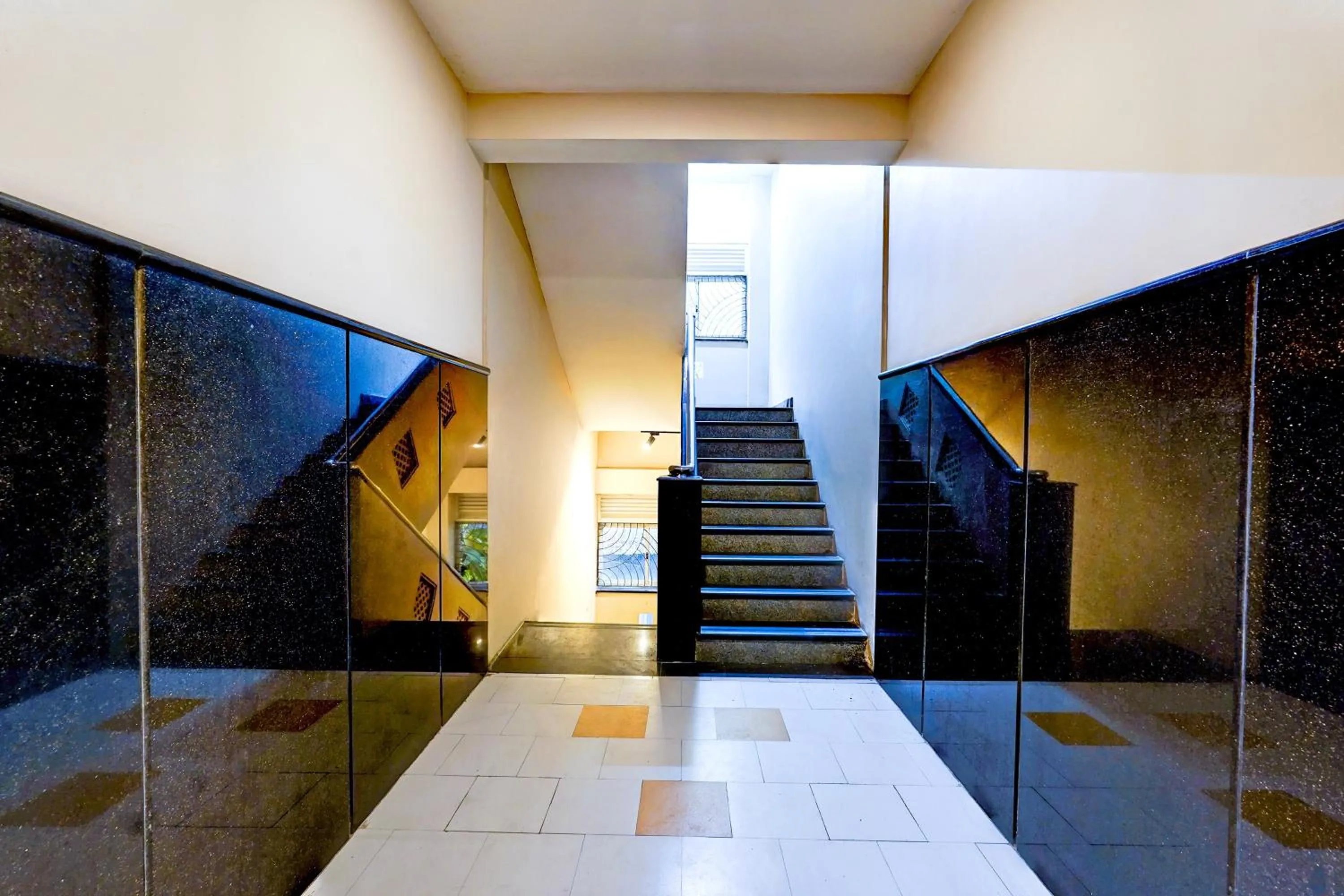 Lobby or reception in Hotel O Chrompet Near Rela Hospital